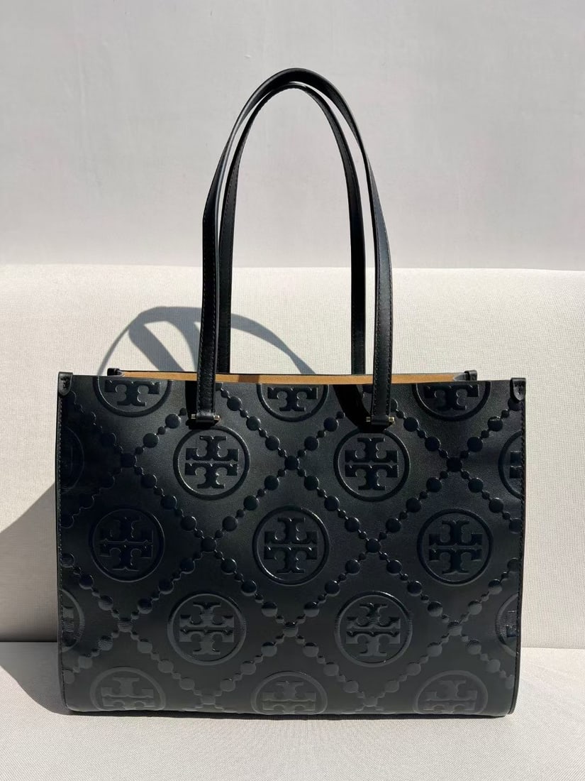 TB: The TB T MONOGRAM embossed tote bag is a leading style, featuring the classic T Monogram pattern and embossed leather. Its charm is timeless and uniquely stylish. The T Monogram tote bag is spacious