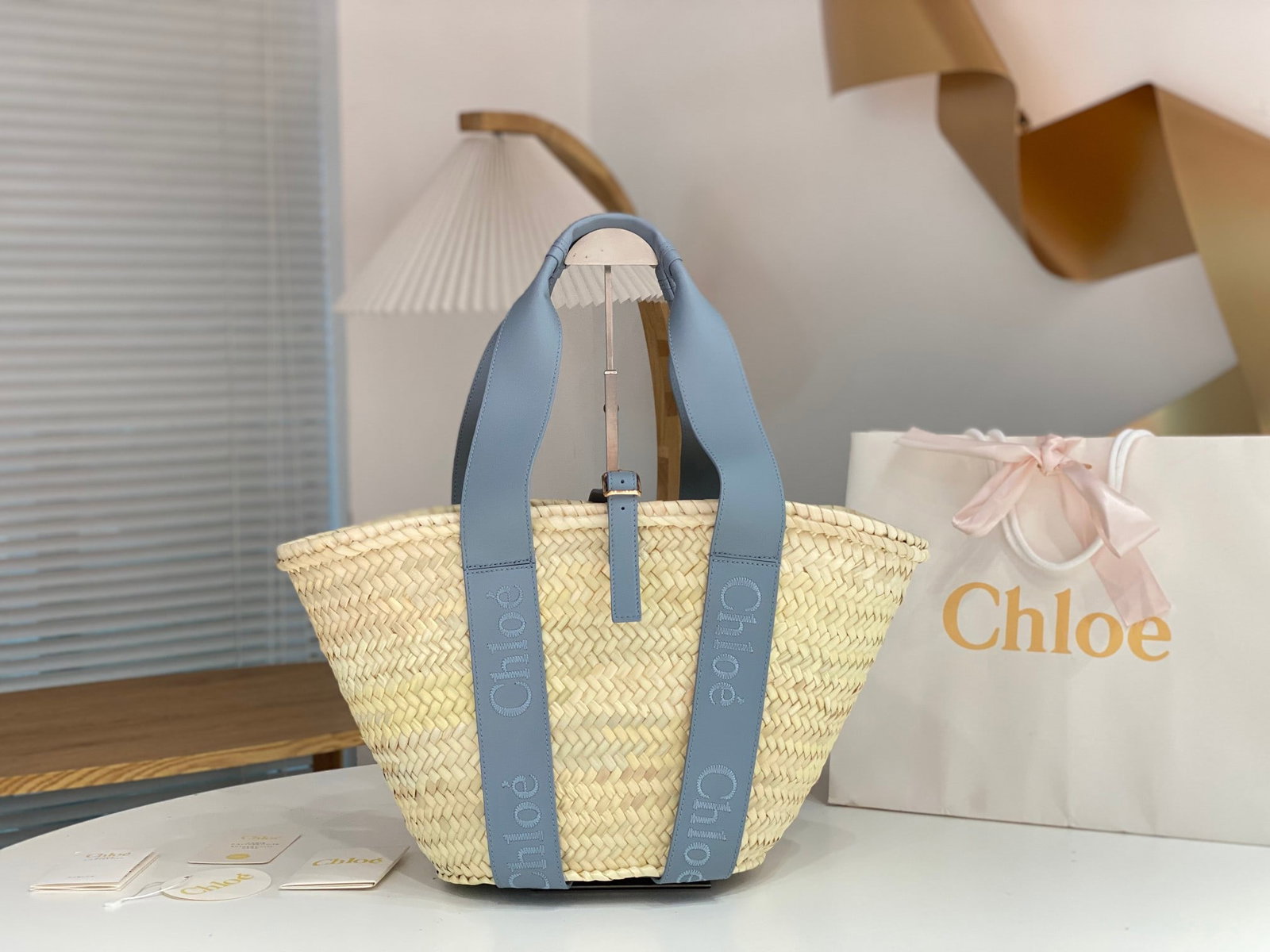 Chloe straw bags: Chloe straw bag. This bag is truly outstanding, with a very versatile color. Each one is made of pure hand-woven raffia and calfskin, offering ample capacity and practicality. Perfect for summer beach