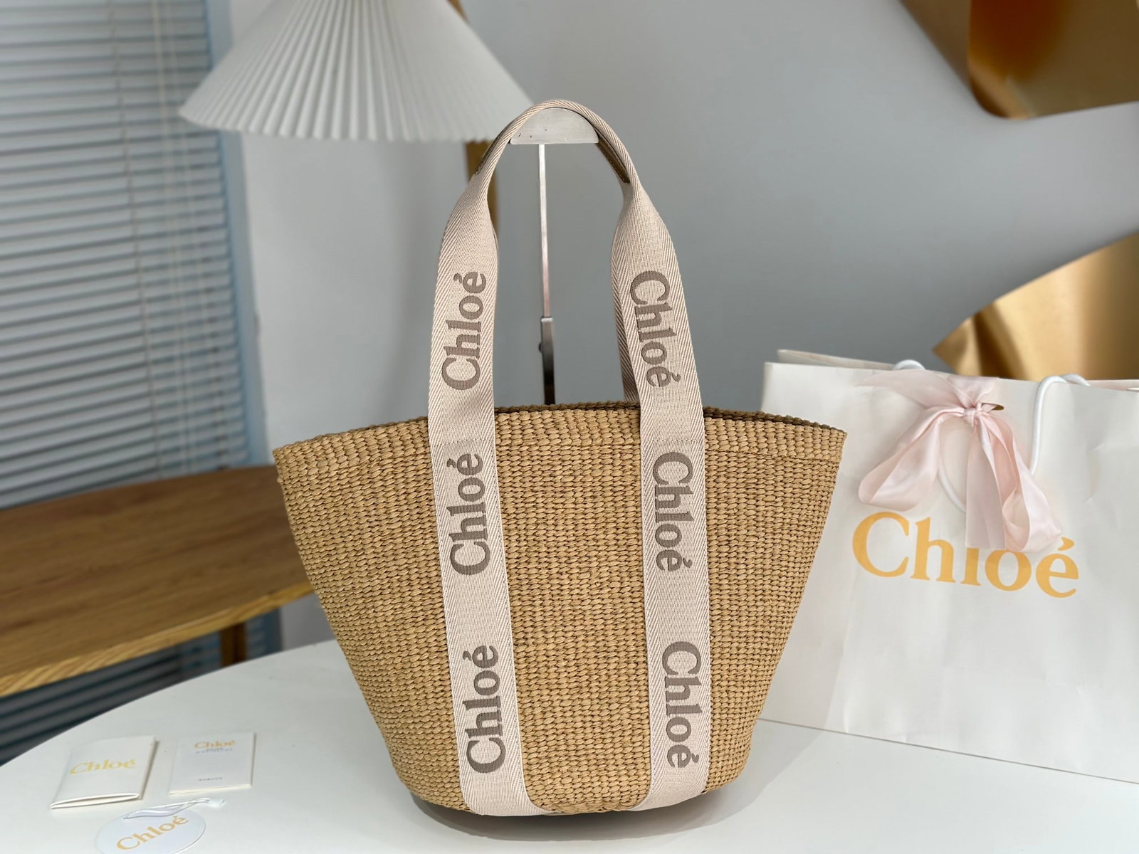 Chloe Woody: Chloe Woody Straw Bucket Bag (Rouge Pink) Chloe Woody's most beautiful straw bag, a light pink pure cotton satin ribbon with an embroidered logo, exuding a casual yet gentle charm. Beach bag dimension