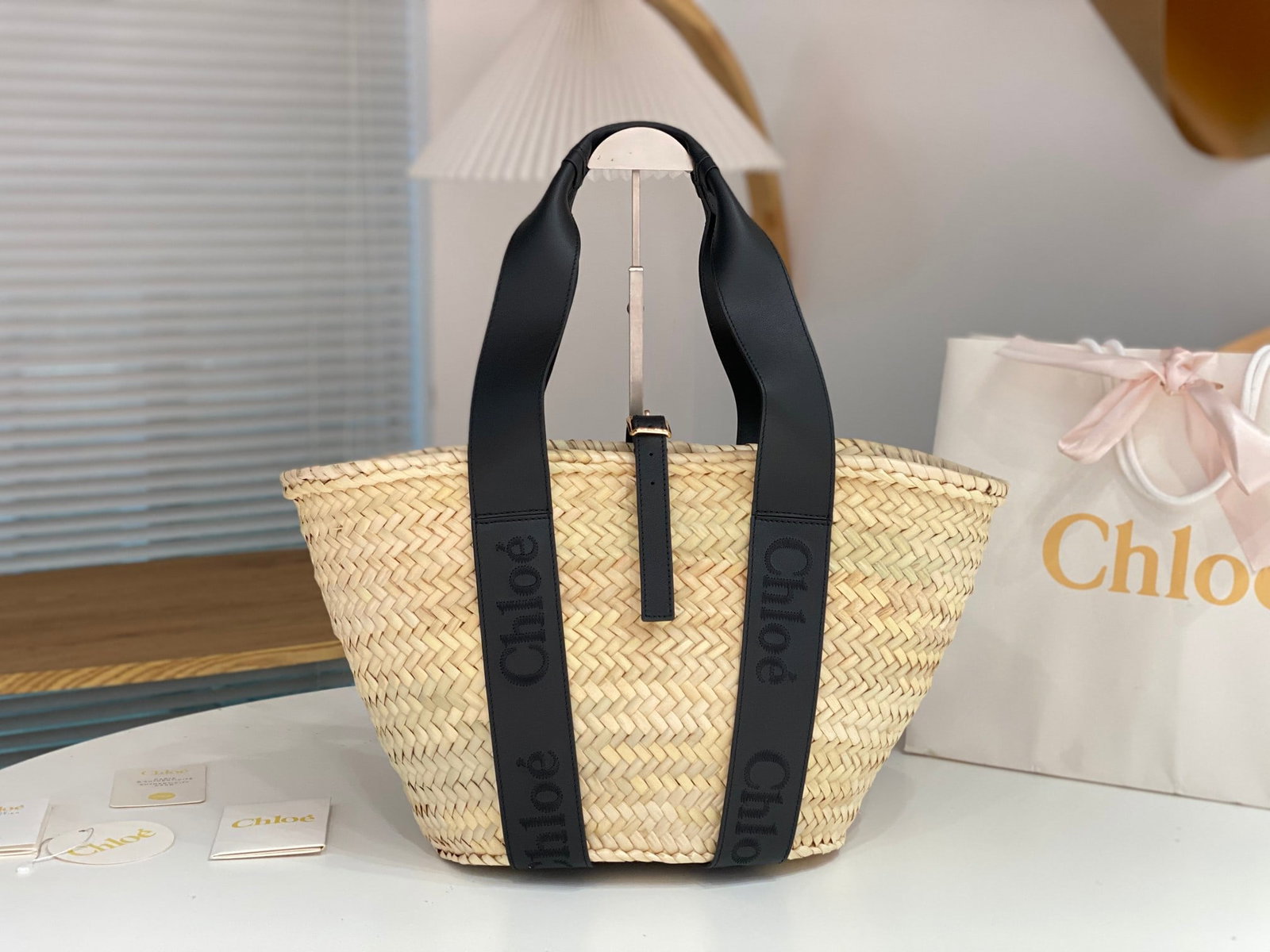 Chloe straw bags: Chloe straw bag. This bag is truly outstanding, with a very versatile color. Each one is made of pure hand-woven raffia and calfskin, offering ample capacity and practicality. Perfect for summer beach