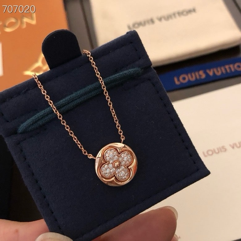 Louis Vuitton's diamond-encrusted four-leaf clover necklace (1 of 8)