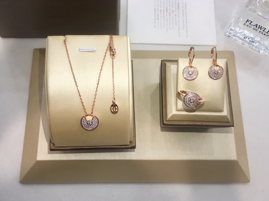 Cartier amulet full diamond necklace earrings and ring: Cartier amulet diamond necklace earrings ringWonderful gift for you or your loved one.We offer consoilidated shipment for all goods to our domestic and international customers at affordable prices.Cur
