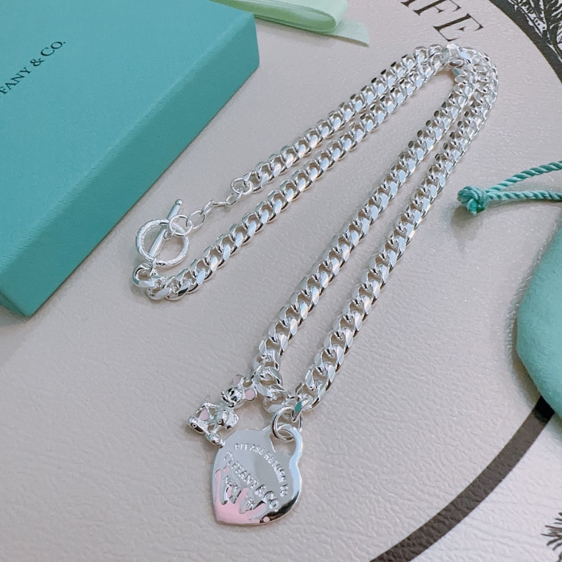 necklace TiffanyNY&CO: Tiffany necklace, TiffanyNY&CO. Trendy and fashionable must-have, unisex, matching couple's style, rock punk silver, trendy and versatile (60cm). A wonderful gift for you or your loved one. We offer c