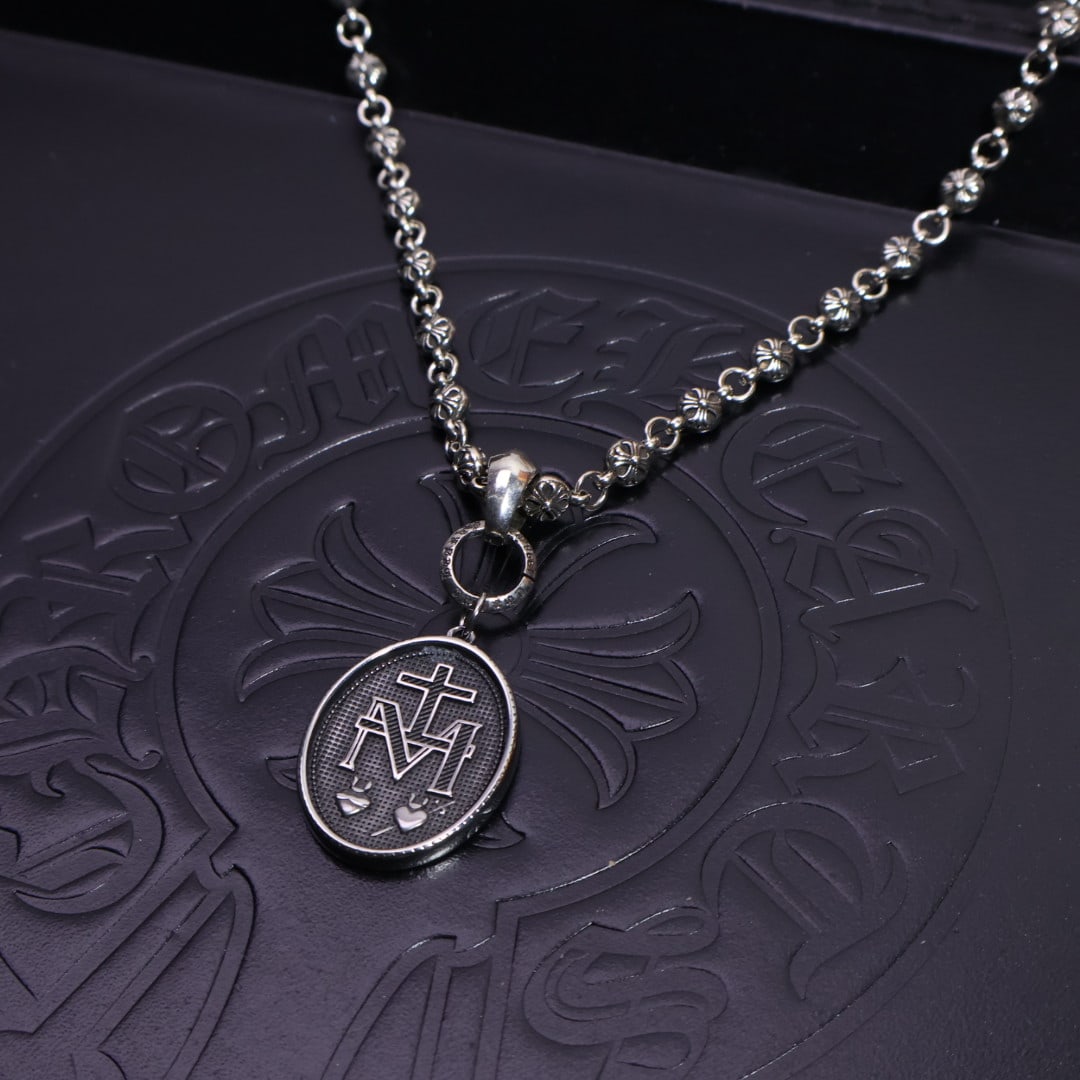 Chrome Hearts necklace: Chrome Hearts necklaces, with different patterns and designs, present a unique style. The cross and scout flower are the signature of Chrome Hearts, making them timeless and a must-have for fashion. S