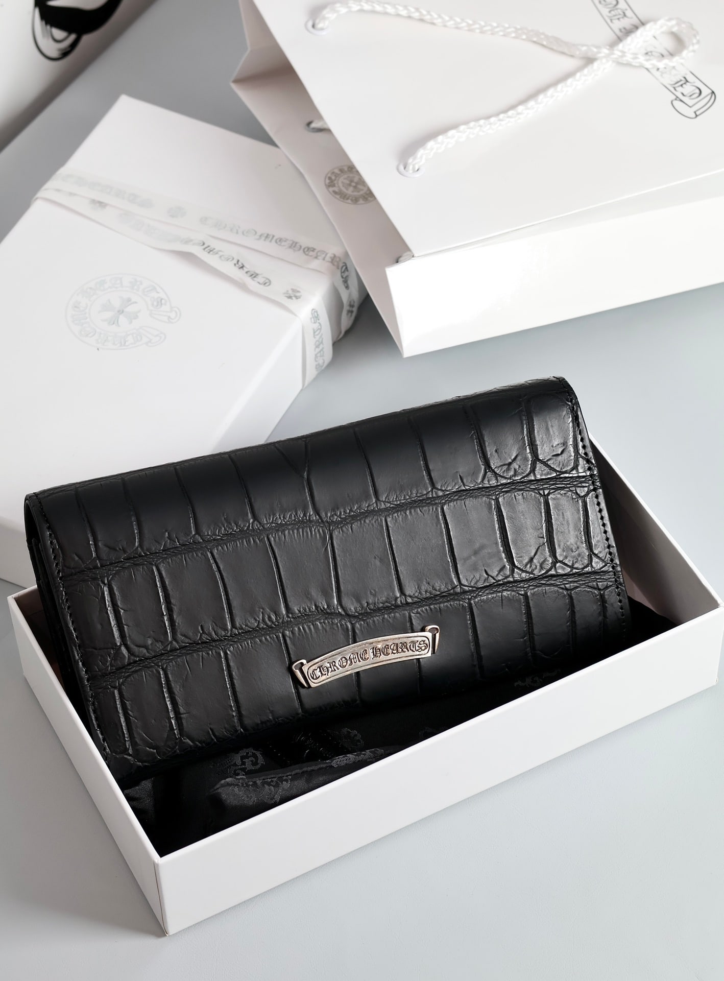 Chrome Hearts Long Flip Wallet: Chrome Hearts Long Flap Wallet, Model: WE100. Material: Crocodile leather, cowhide, sword-patterned jacquard lining. Dimensions: 21 x 10.5 x 3.5 cm. Structure: 2 bill compartments, 12 card slots, 5 hi