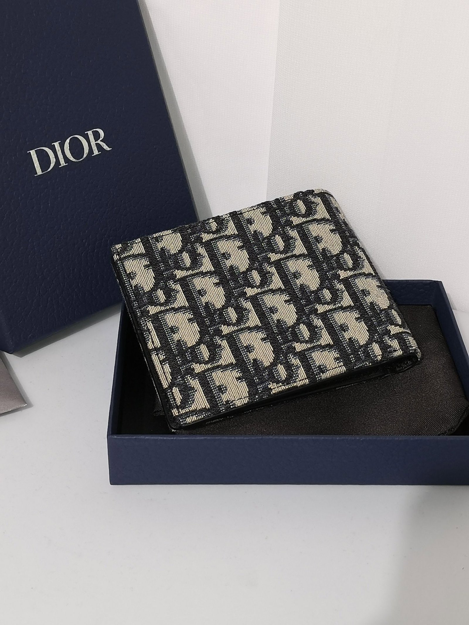 Christian Dior (1 of 8)