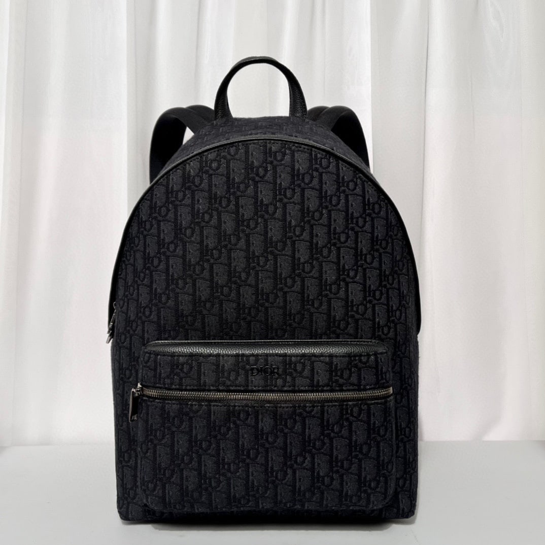 Christian Dior: Dior Homme backpack, made of Dior monogram fabric, a classic street style backpack, worn by many celebrities, unisex, and with a superb feel. A captivating design. Dimensions: 30x42x15. A wonderful gi