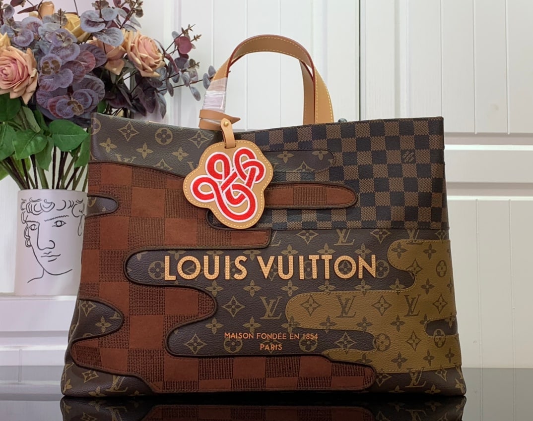 LV Shopper Tote: The medium-sized Nigo Shopper Tote features a Monogram coated canvas body adorned with Monogram Reverse and Damier canvas patches, subtly paying homage to Japanese Boro patchwork techniques. The LV lo