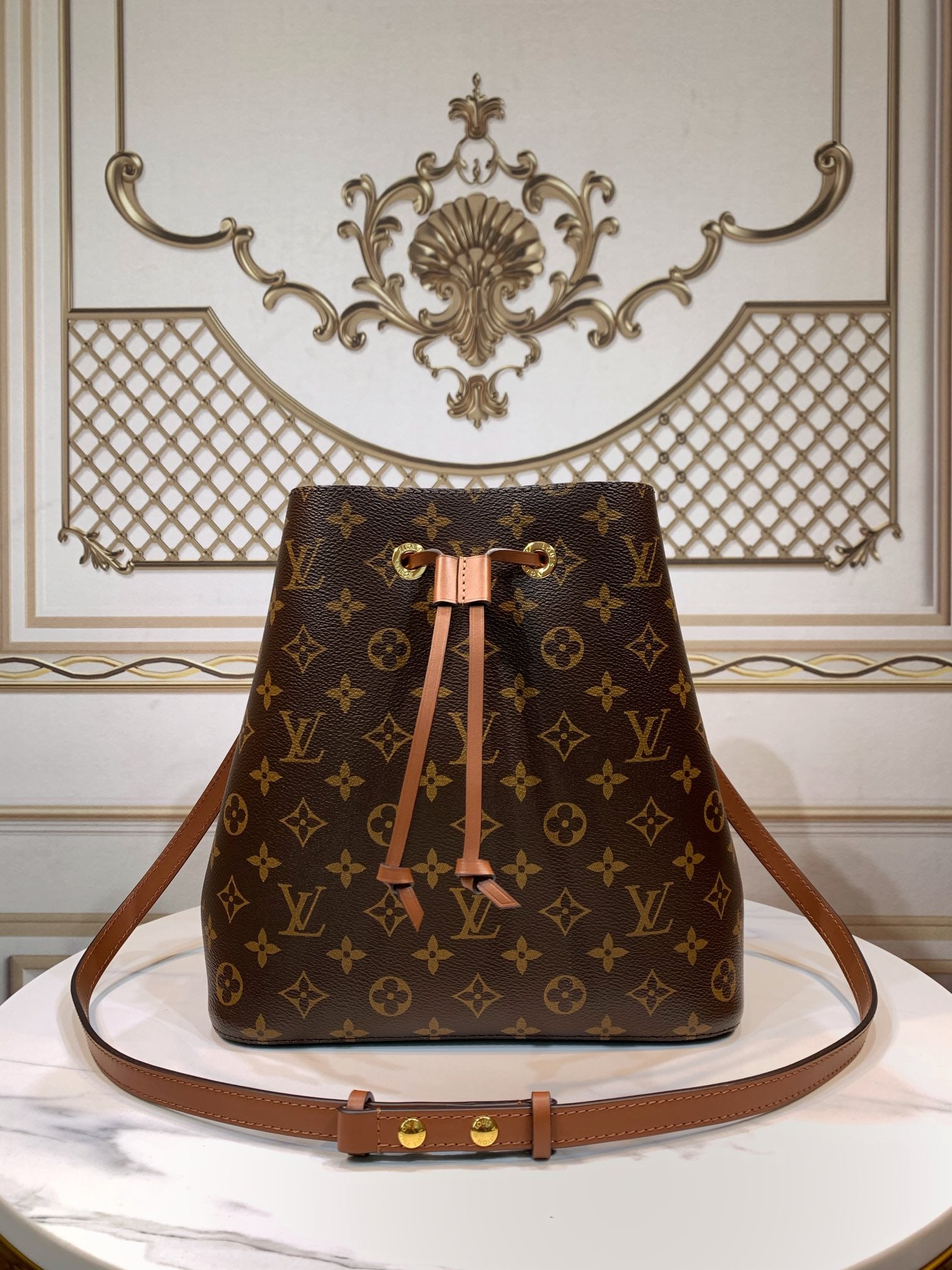 LV Gaston Louis Vuitton: The wine bag originally designed by Gaston Louis Vuitton in 1932 for transporting champagne has met contemporary trends and transformed into the NEoNoE bucket bag, embodying the beauty of heritage. Mo