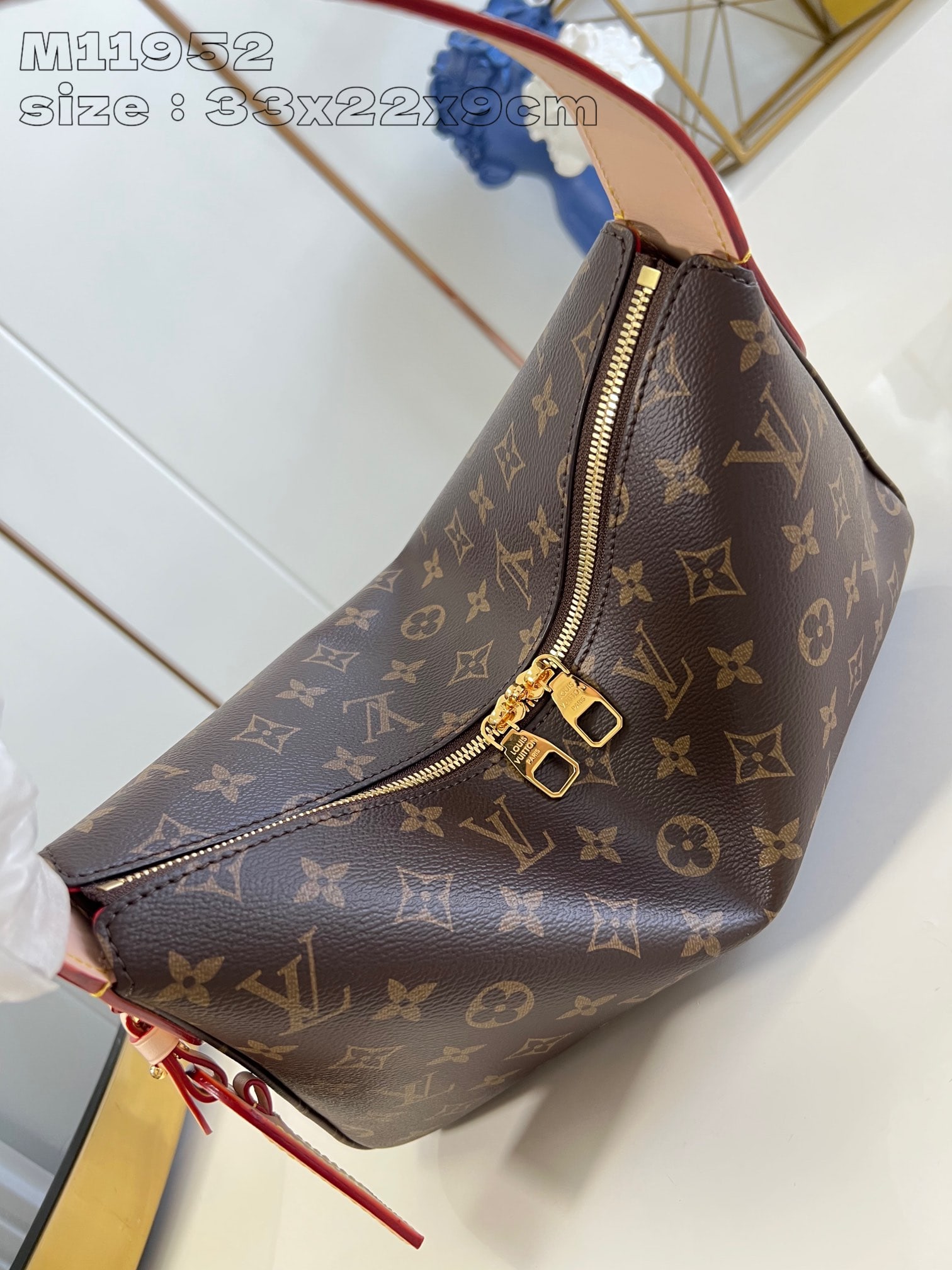 LV Slouchy MM: The Slouchy small handbag is crafted from LV's classic Monogram canvas. Its chic silhouette, suitable for both shoulder and hand carry, makes it perfect for various occasions, from business meetings t