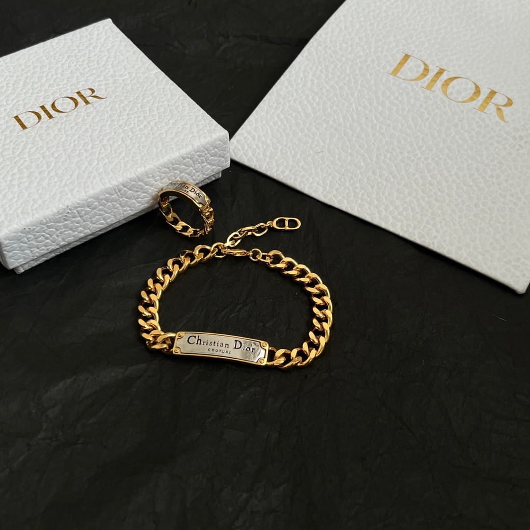 Dior bracelet: Dior bracelet is sweet and elegant. Wonderful gift for you or your loved one. We offer consoilidated shipment for all goods to our domestic and international customers at affordable prices. Currencies