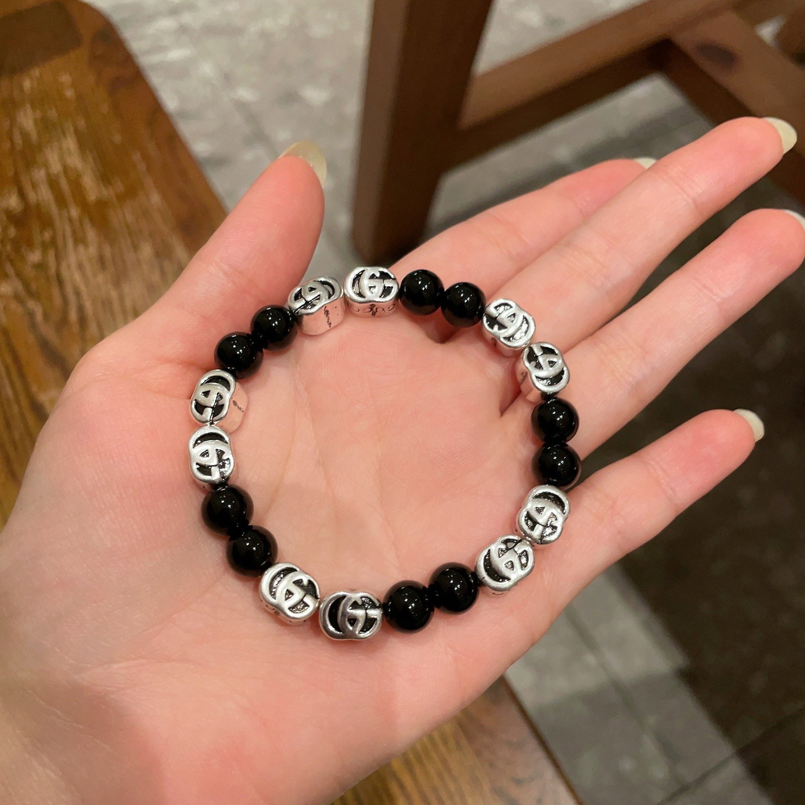 Gucci letter trend bracelet: The Gucci letter bracelet features a casual yet stylish design with a beautiful and romantic aesthetic. A wonderful gift for you or your loved one. We offer consoiled shipping for all goods to our dom