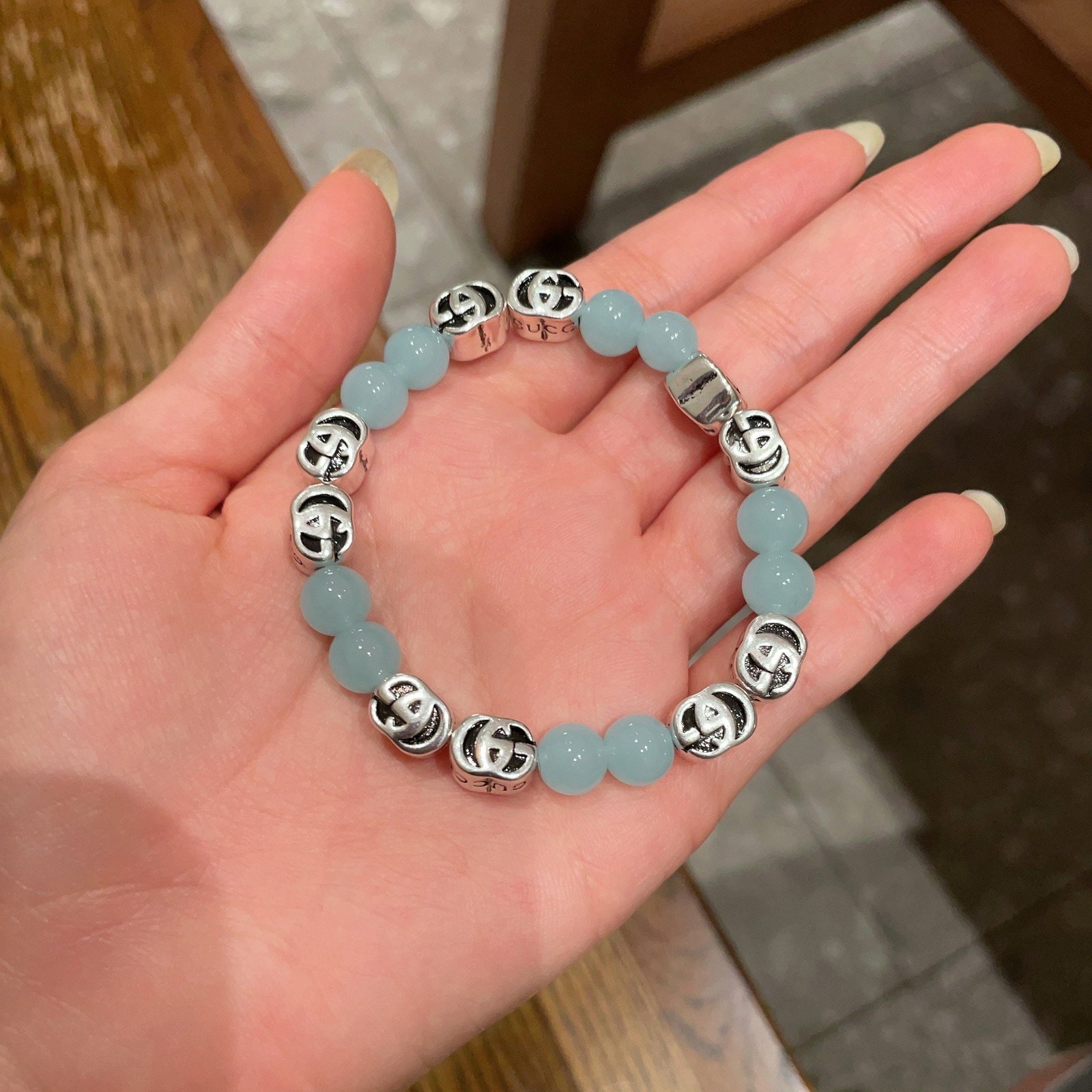 Gucci letter trend bracelet: The Gucci letter bracelet features a casual yet stylish design with a beautiful and romantic aesthetic. A wonderful gift for you or your loved one. We offer consoiled shipping for all goods to our dom