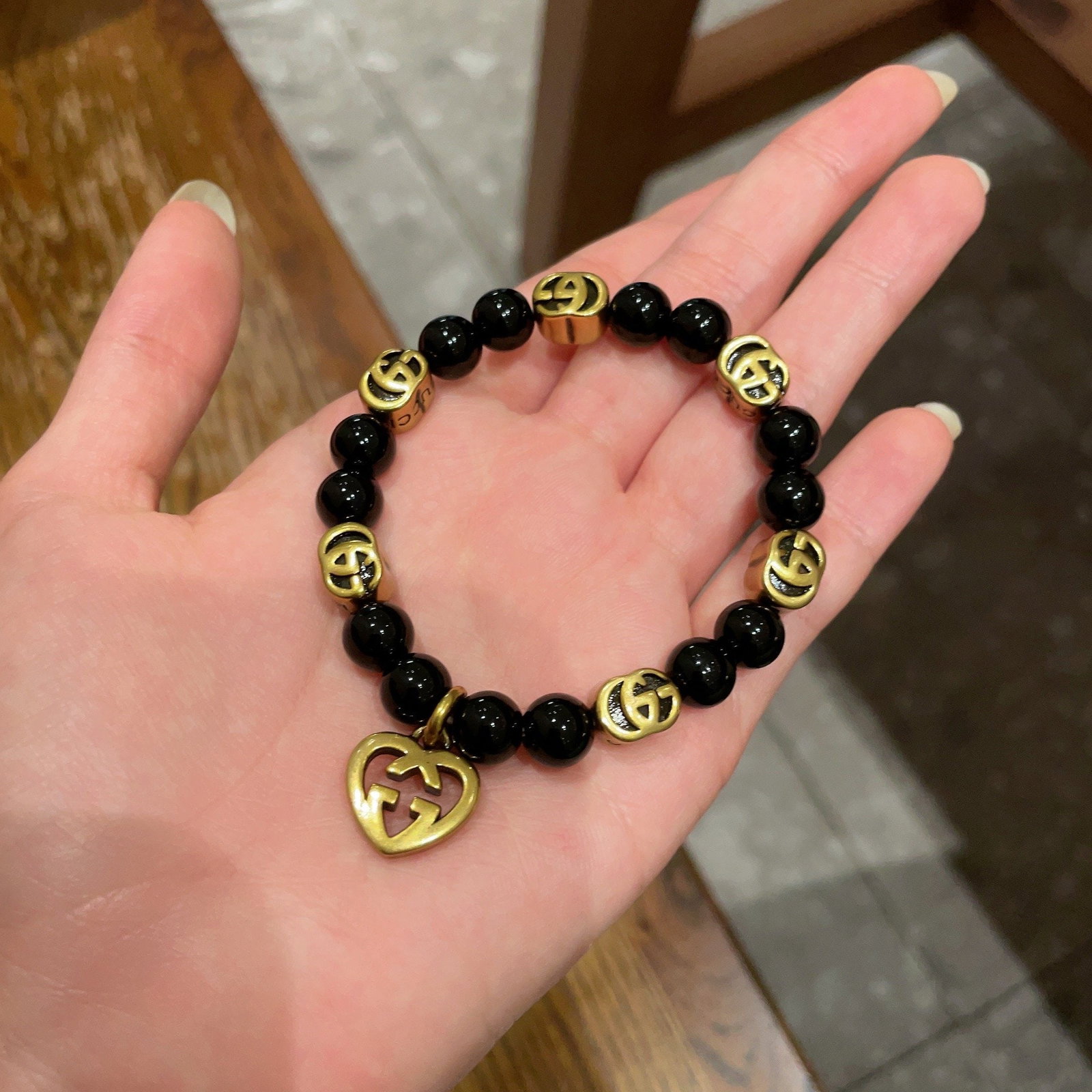 Gucci letter trend bracelet: The Gucci letter bracelet features a casual yet stylish design with a beautiful and romantic aesthetic. A wonderful gift for you or your loved one. We offer consoiled shipping for all goods to our dom