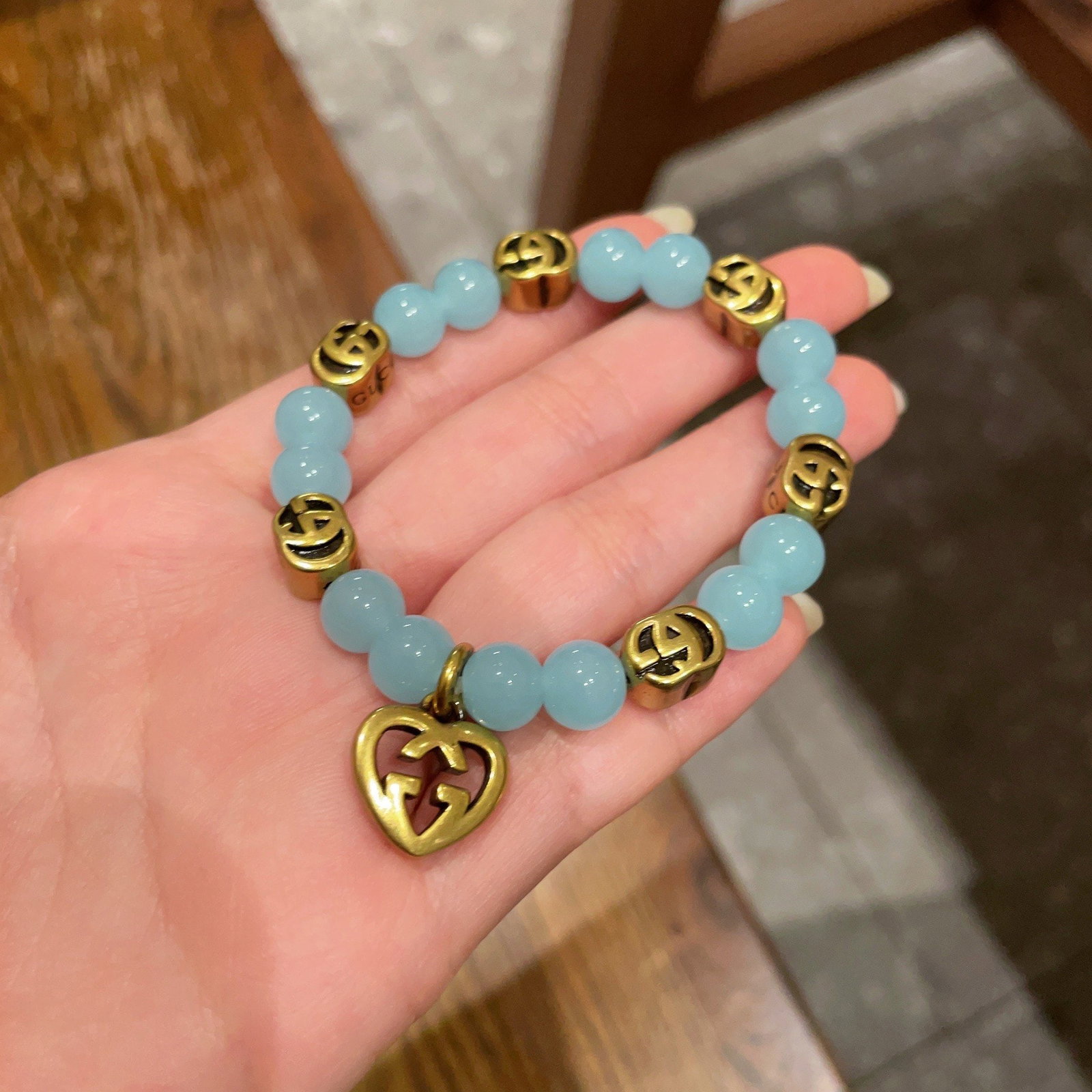Gucci letter trend bracelet: The Gucci letter bracelet features a casual yet stylish design with a beautiful and romantic aesthetic. A wonderful gift for you or your loved one. We offer consoiled shipping for all goods to our dom