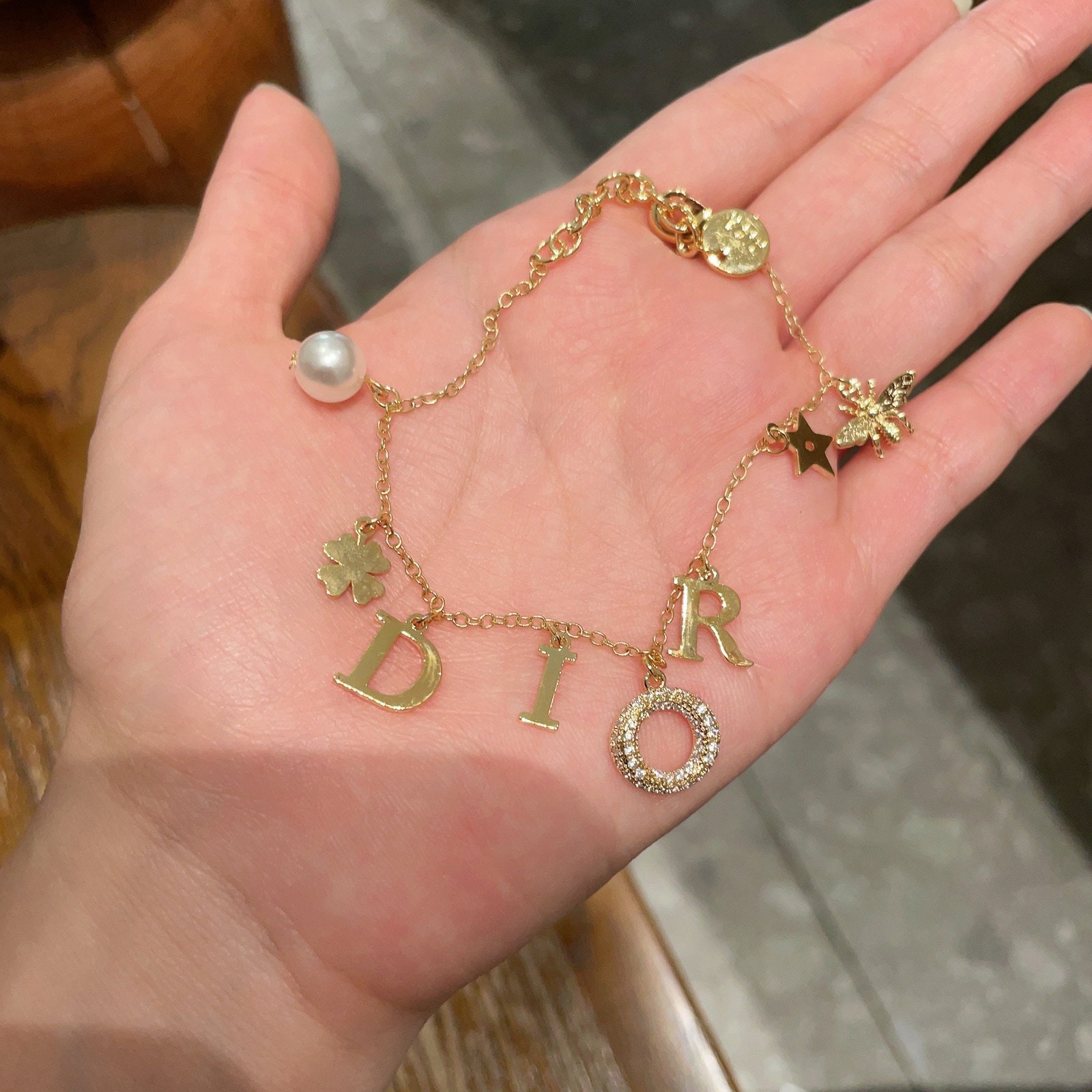 Dior bracelet: Dior bracelet is sweet and elegant. Wonderful gift for you or your loved one. We offer consoilidated shipment for all goods to our domestic and international customers at affordable prices. Currencies