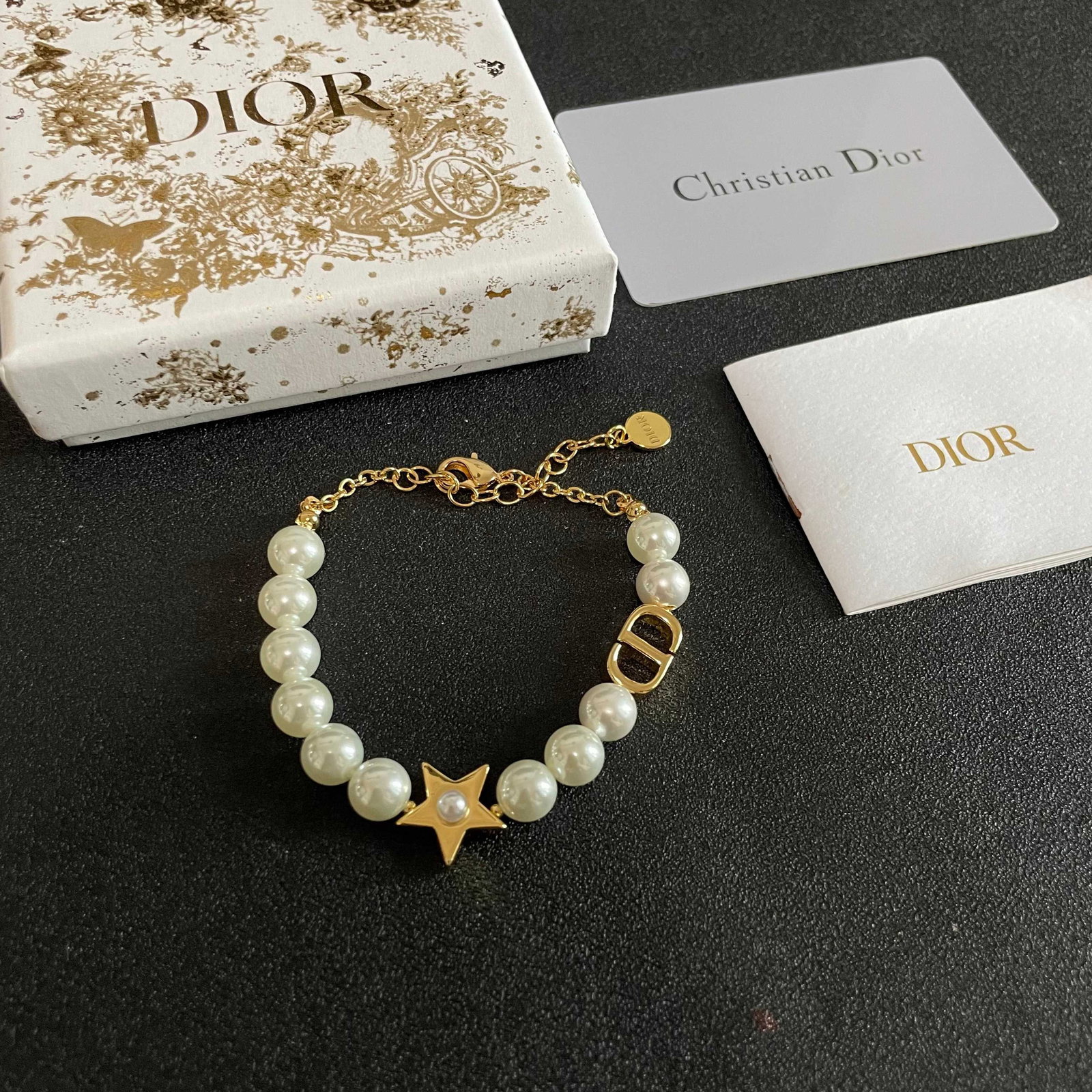 Dior vintage bracelet: Dior second-hand bracelet is sweet and elegant. Wonderful gift for you or your loved one. We offer consoilidated shipment for all goods to our domestic and international customers at affordable prices