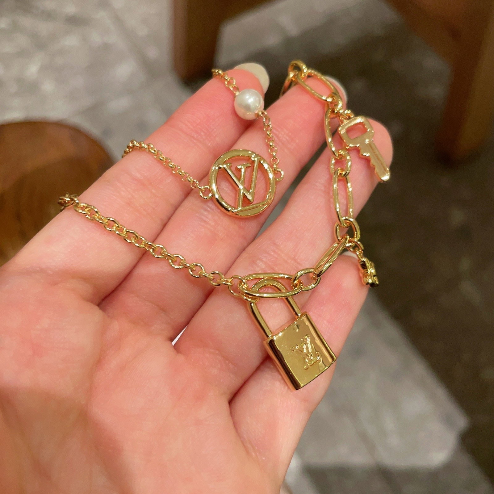 LV bracelet: Louis Vuitton LV bracelet. A must-have for stylish men and women, perfect for a retro yet modern look. A wonderful gift for you or your loved one. We offer consoiled shipping for all goods to our dome