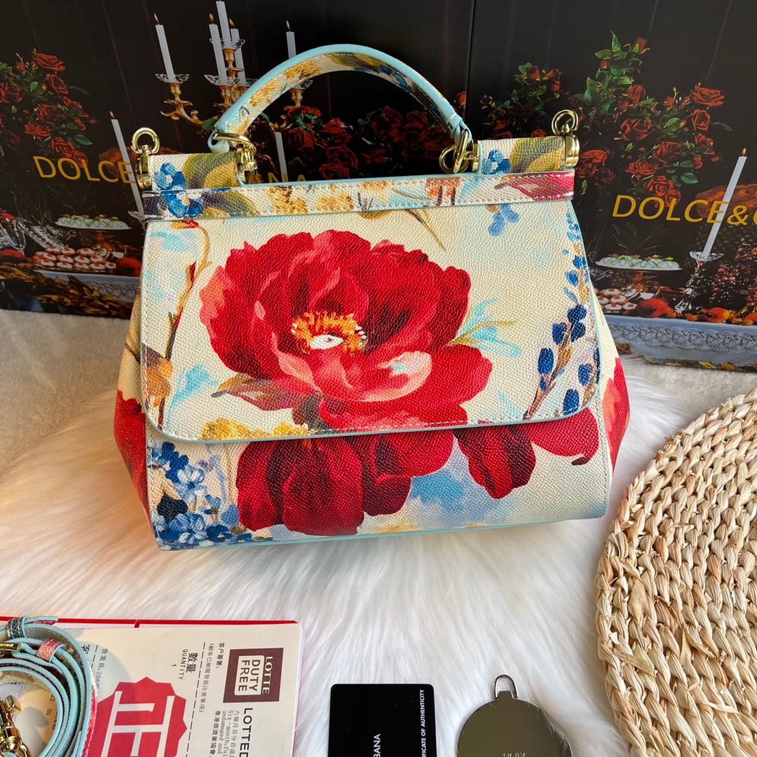Dolce & Gabbana: Dolce & Gabbana leather printed bag, can be worn crossbody or carried by hand, features a mirror, exudes style and sophistication, and pairs perfectly with any outfit. DG always delivers endless surpr