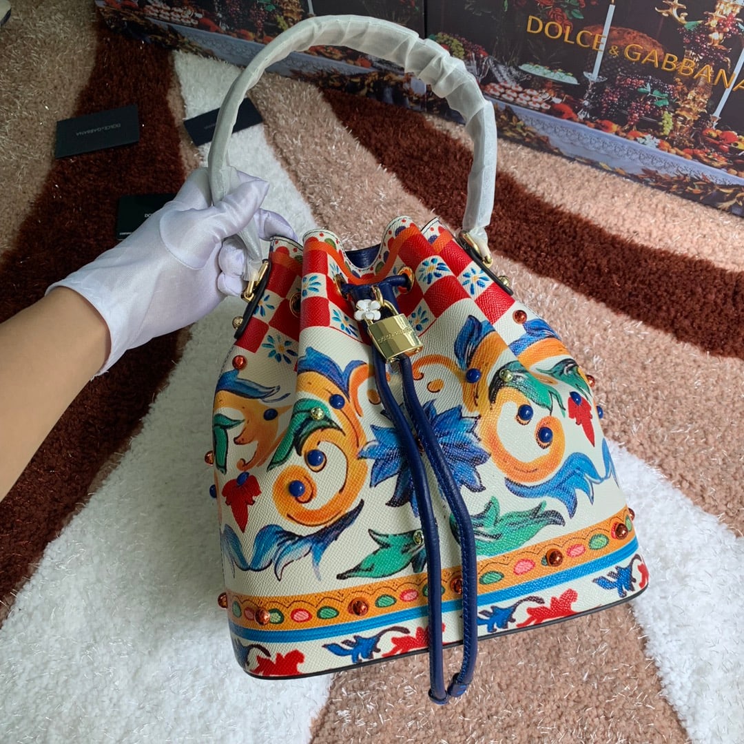 Dolce & Gabbana: Dolce & Gabbana studded crossbody bag, stylish and sophisticated, goes with any outfit. DG always brings endless surprises and luxury. Size: 25 x 27. A wonderful gift for you or your loved one. We off