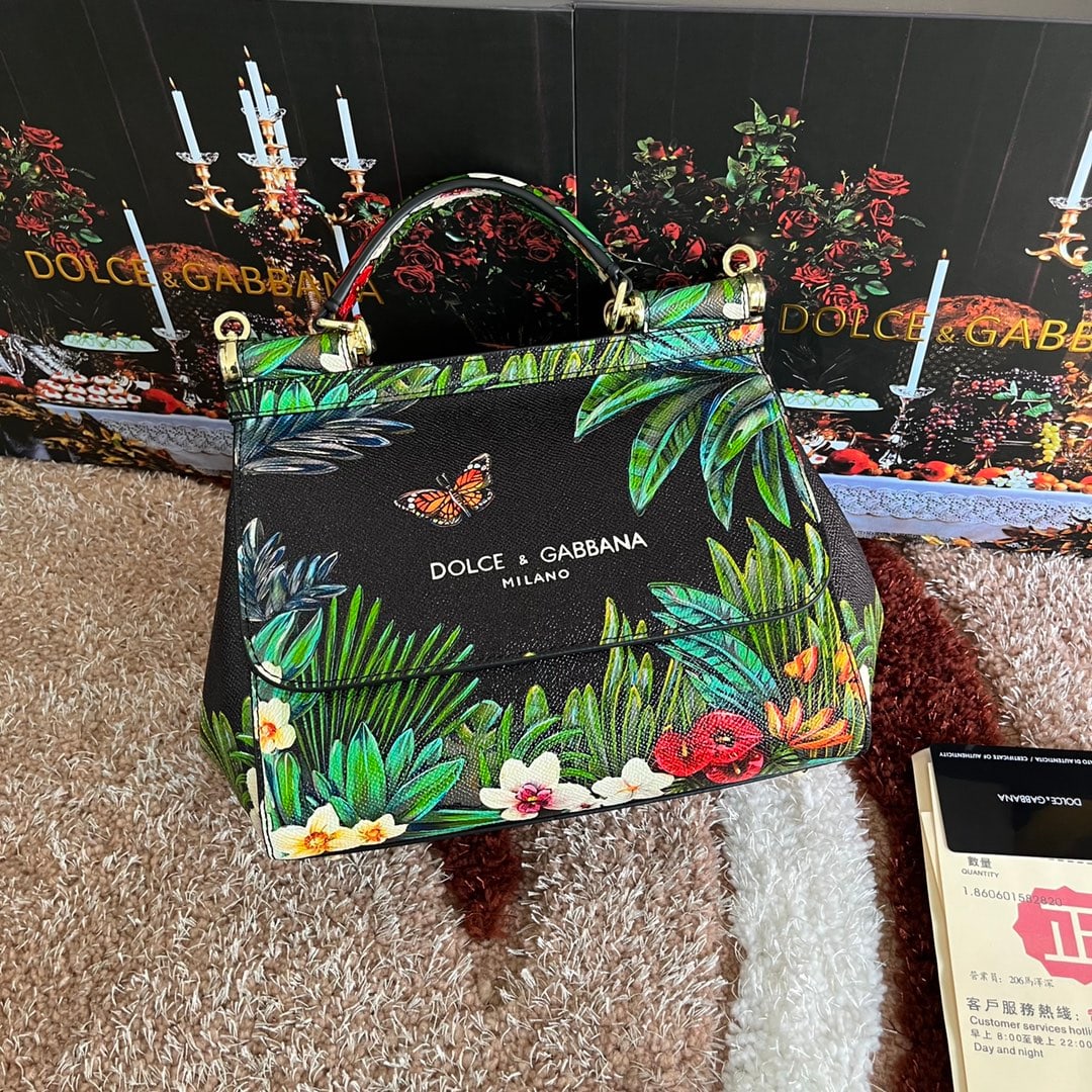 Dolce & Gabbana: Dolce & Gabbana leather printed bag, can be worn crossbody or carried by hand, features a mirror, exudes style and sophistication, and pairs perfectly with any outfit. DG always delivers endless surpr
