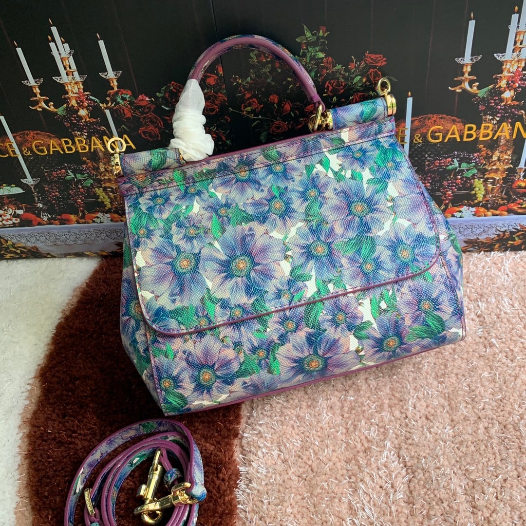 Dolce & Gabbana: Dolce & Gabbana leather printed bag, can be worn crossbody or carried by hand, features a mirror, exudes style and sophistication, and pairs perfectly with any outfit. DG always delivers endless surpr