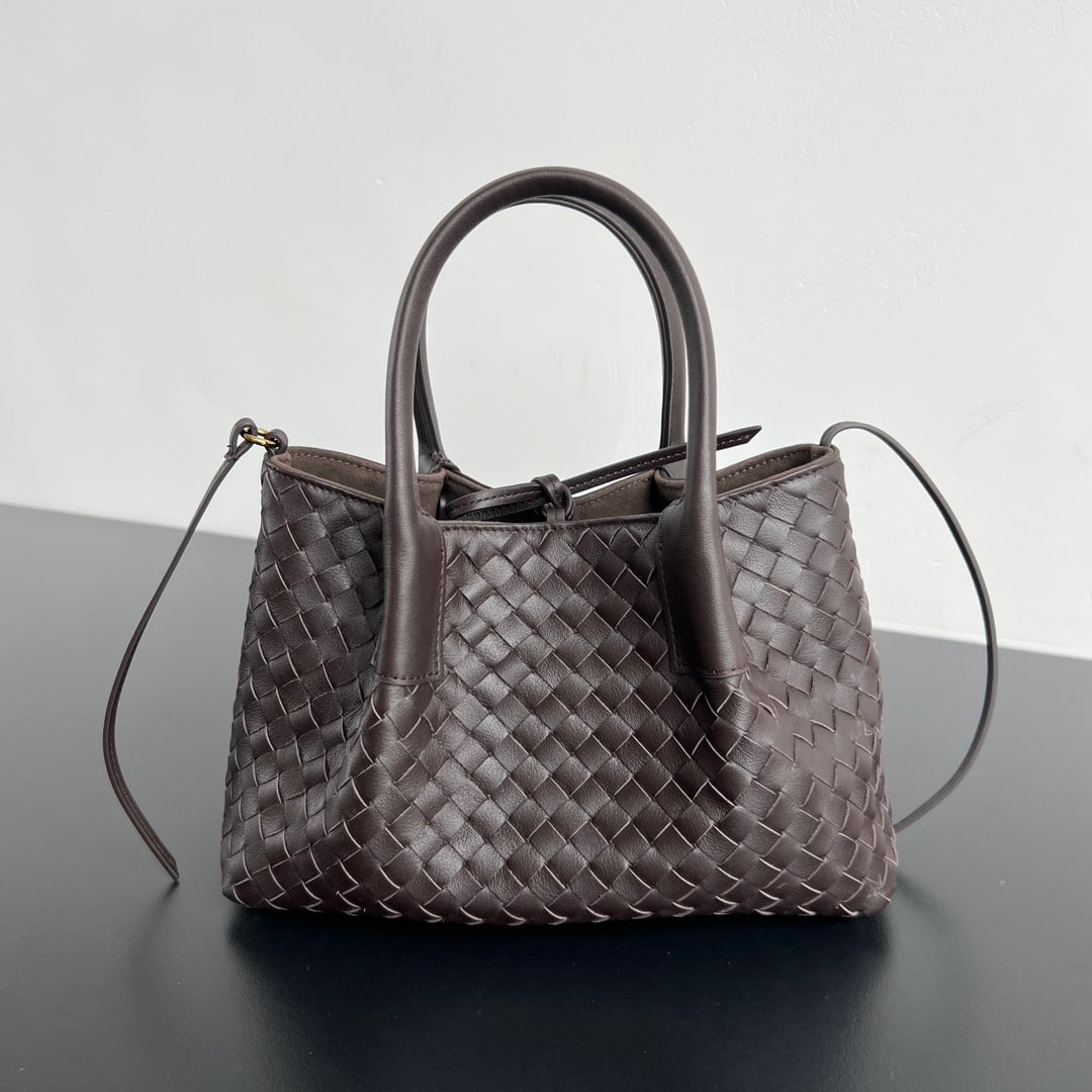 Bottega Veneta Pinacoteca: The Bottega Veneta 2025 Early Spring Pinacoteca Small Tote Bag features Bottega Veneta's signature woven craftsmanship and a smooth deerskin lining that can be turned inside out, making it reversible 