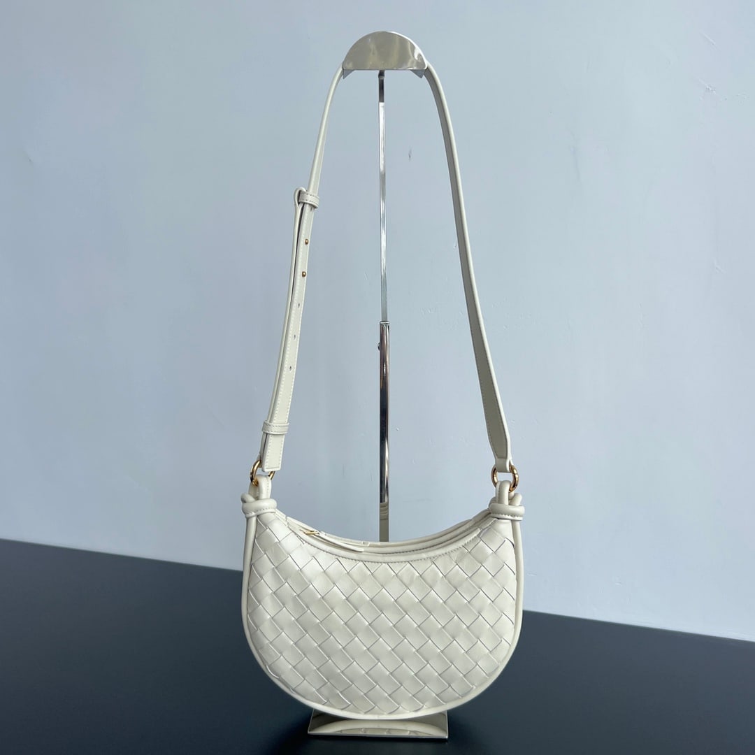 Bottega Veneta Gemelli: The Bottega Veneta Gemelli half-moon crossbody bag echoes the "power of layering" with its design, consisting of two half-moon shaped bags connected by the brand's classic knot. The matte lambskin lea