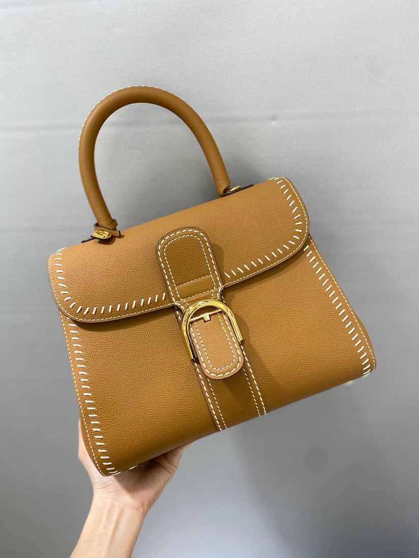 Delvaux brillant: Delvaux brillant 21, a caramel-colored Belgian royal warrant holder with oblique stitching, exudes understated luxury. Features semi-hand-stitched waxed thread. Comes with an adjustable shoulder strap