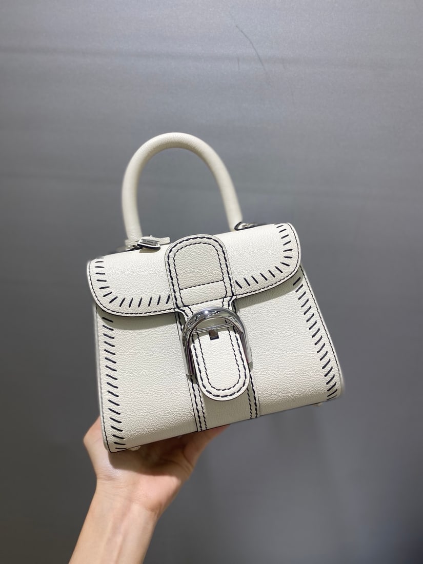 Delvaux brillant: Delvaux brillant 21, white with oblique stitching, a Belgian royal warrant holder, understated luxury, featuring semi-hand-stitched waxed thread. Comes with an adjustable shoulder strap and mirror. La