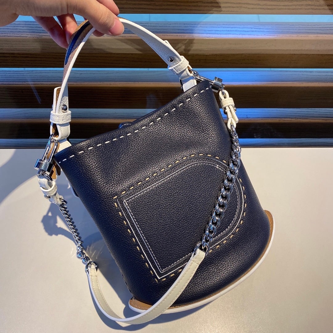 Delvaux bucket bag: This bucket bag from the Spring Summer collection is an exclusive market exclusive. Its iconic "D" shape features a simple, rounded design and a spacious interior, combining practicality and elegance 