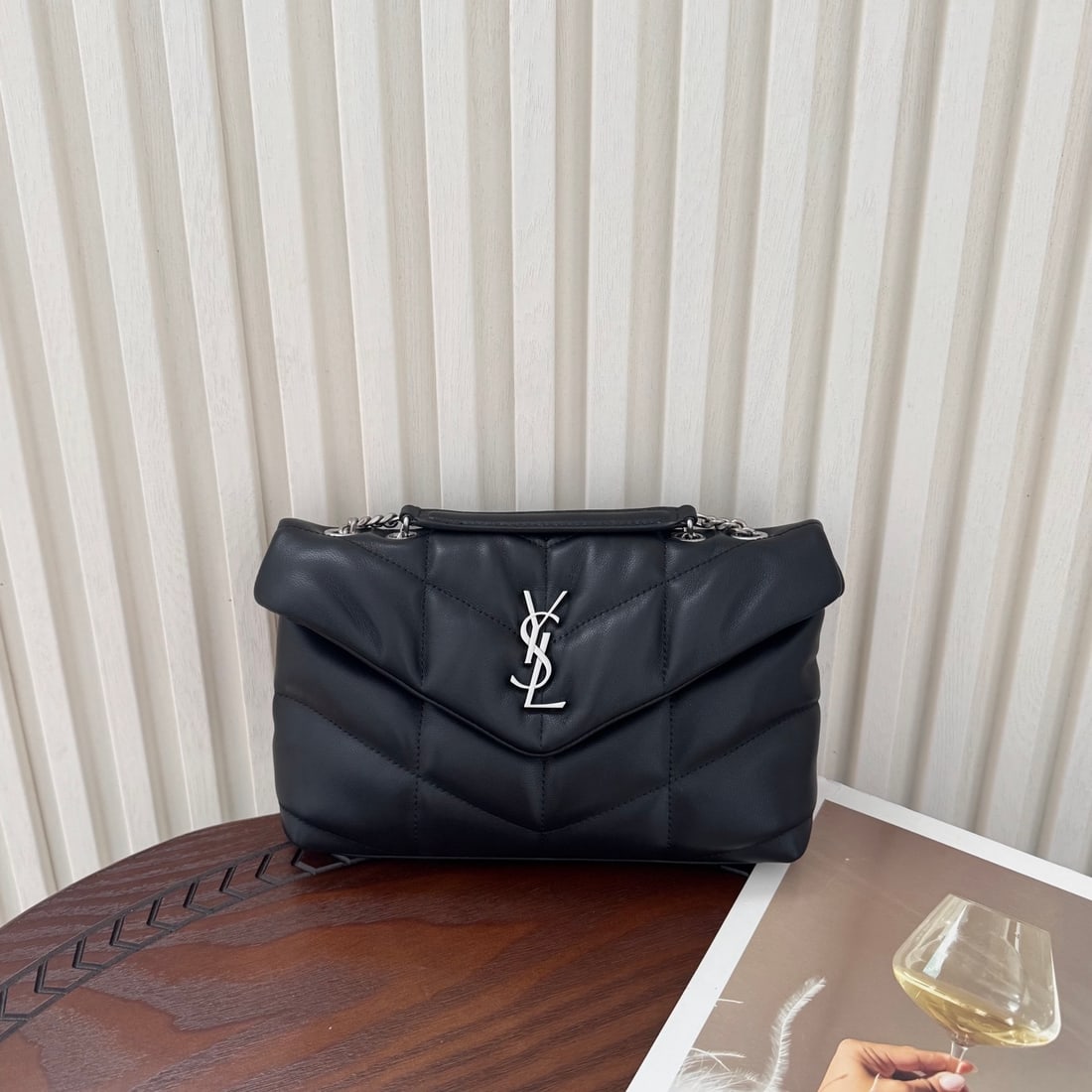 Yves Saint laurent Niki shopping bag: The Niki shopping bag continues the Niki style, featuring wrinkled waxed cowhide leather and a genuine leather logo wrapping. A magnetic closure in the center ensures security. The interior includes a