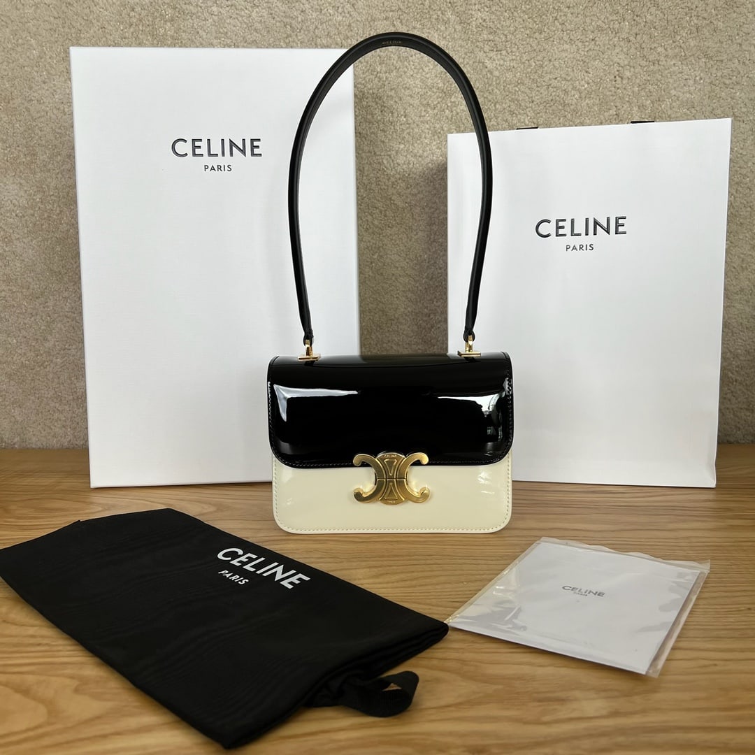 Celine: TEEN GARANCE patent cowhide leather handbag, 18.5 x 13 x 6 cm. Cowhide leather, sheepskin lining, shoulder and handles, TRIOMPHE metal lock, 3 interior compartments, 1 interior zip pocket, 1 interior 