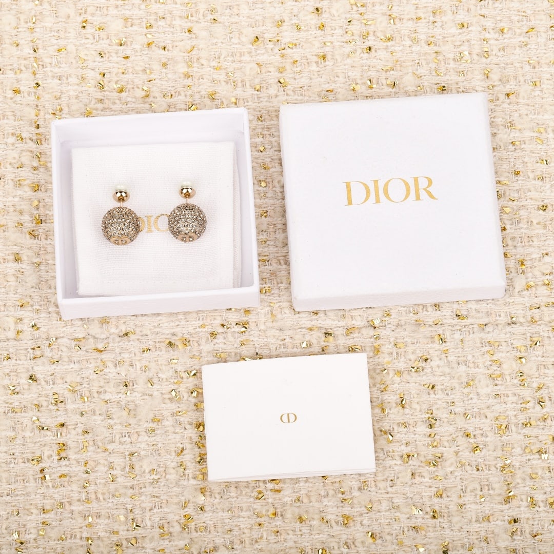 CD Diamond Ball Earrings: CD diamond ball earrings are incredibly beautiful and sophisticated. The grey phantom diamonds are understated yet subtly mysterious. The full diamond setting exudes a powerful aura. The classic desig