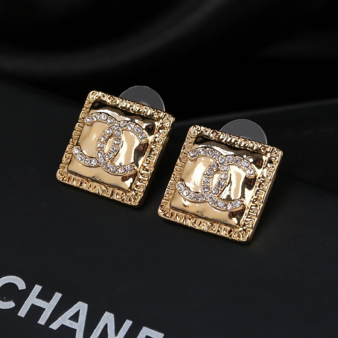 Chanel double C stud earrings: Chanel earrings double C earringsWonderful gift for you or your loved one.We offer consoilidated shipment for all goods to our domestic and international customers at affordable prices.Currencies incl