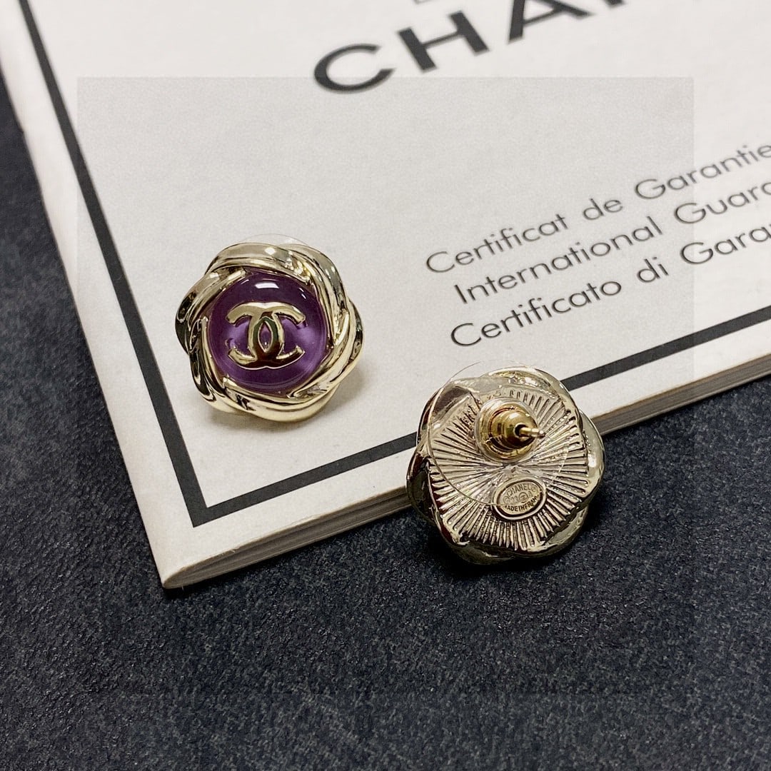 Chanel double C crystal clear purple stud earrings: Chanel double C crystal clear purple stud earrings are incredibly versatile and stylish, perfect for everyday wear. They flatter the face shape and exude elegance and sophistication. Chanel earrings a