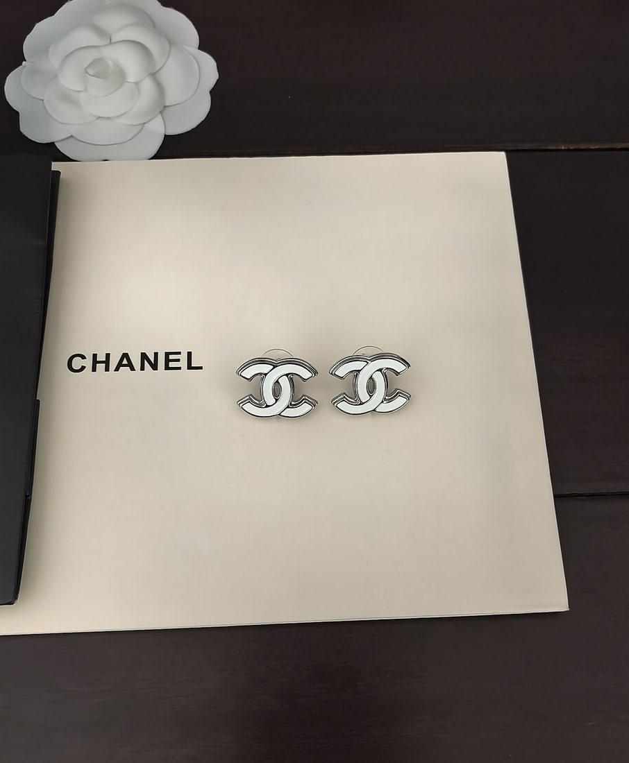 Chanel white gold CC earrings: Chanel white gold cc stud earringsWonderful gift for you or your loved one.We offer consoilidated shipment for all goods to our domestic and international customers at affordable prices.Currencies inc