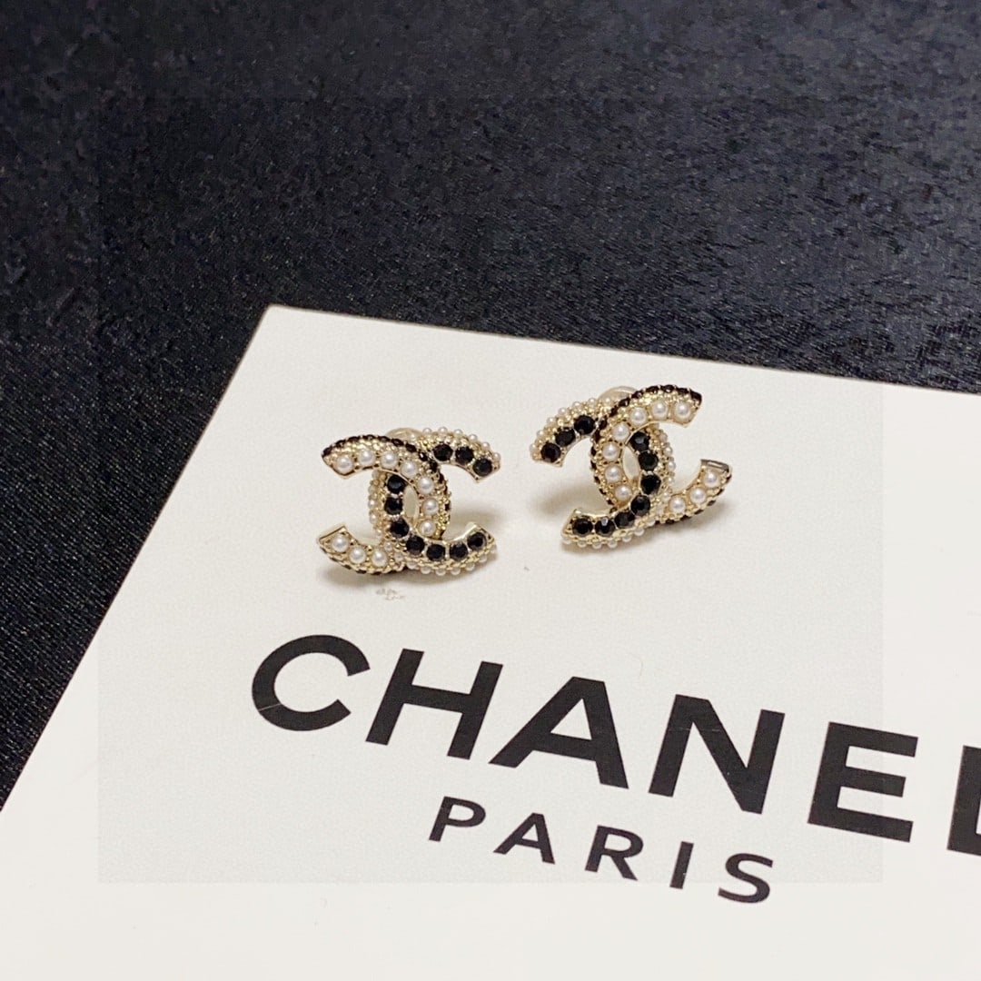 Chanel double C stud earrings with pearls and black diamonds: Chanel double C pearl and black diamond stud earrings are incredibly versatile and stylish, perfect for everyday wear. They flatter the face and exude elegance and sophistication. Chanel earrings are 
