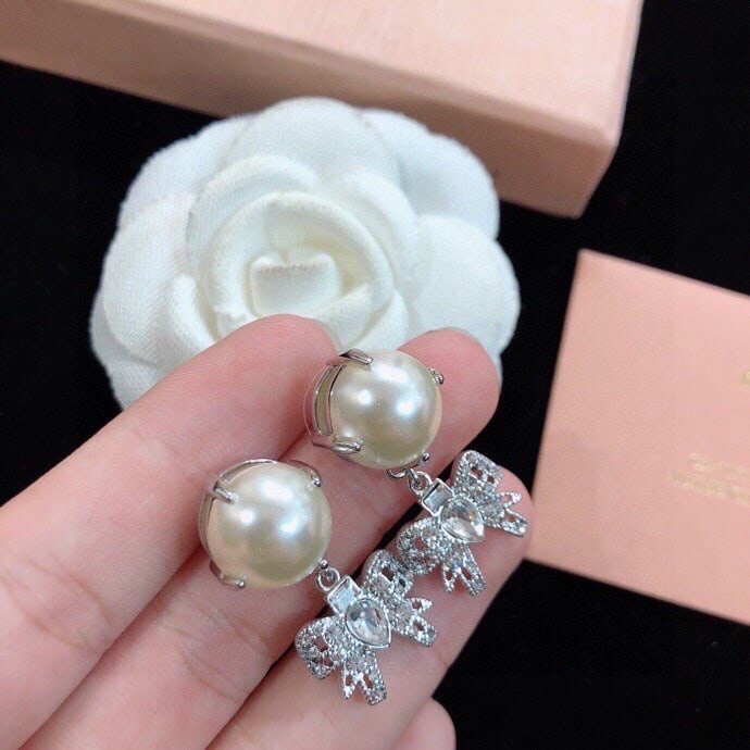 Miu Miu Paris runway bow earrings: Miu Miu Paris runway bow stud earrings, SWAROVSKI crystal accessories. A wonderful gift for you or your loved one. We offer consoiled shipping for all goods to our domestic and international customers