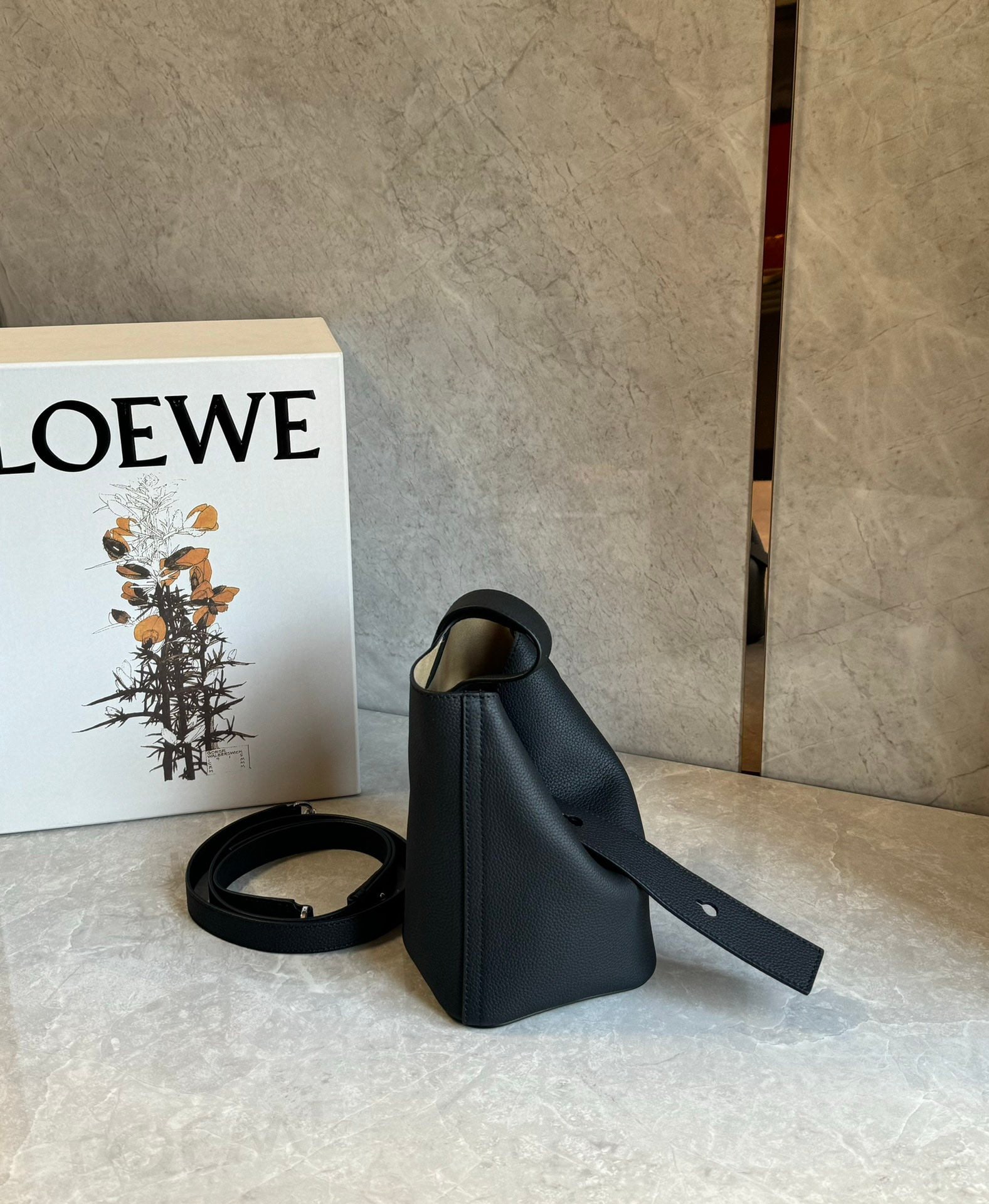 LOEWE: The LOEWE Pebble bucket bag has a fantastic texture. Its minimalist and sleek bucket shape offers a king-like capacity and versatile styling. It can be carried by hand, crossbody, or under the arm,