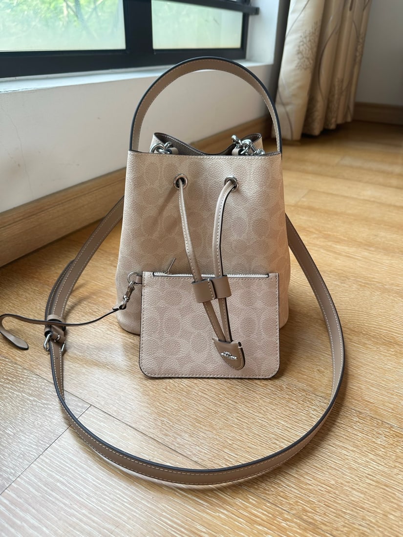 Coach Rowan: Coach classic monogram Rowan drawstring shoulder crossbody bucket bag, mother and daughter set, with detachable long and short straps for multiple uses including hand carry, underarm carry, shoulder c