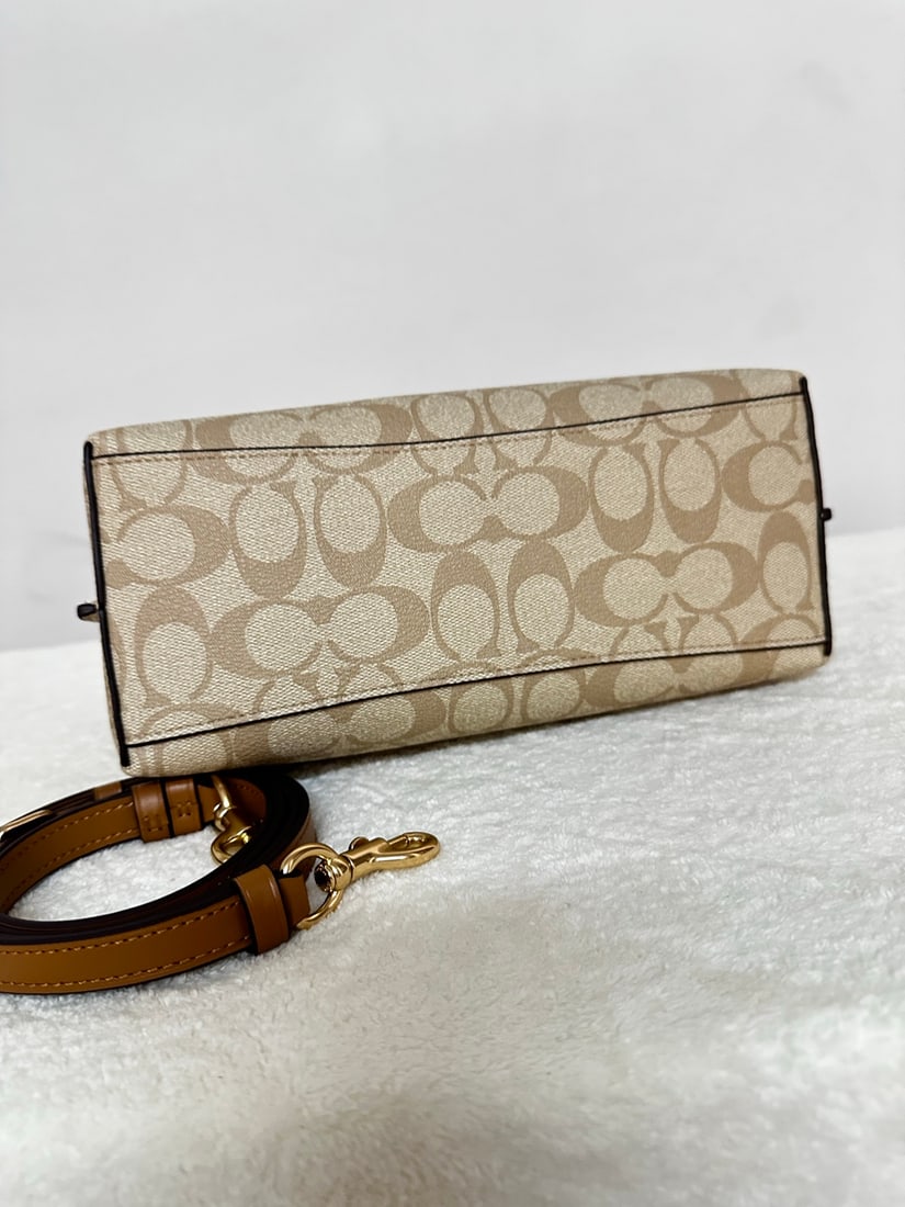 Coach - 4