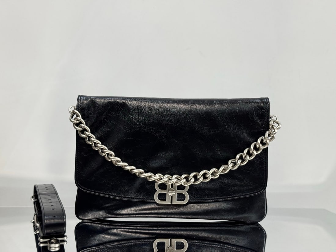 Balenciaga: The Balenciaga BB Soft crossbody shoulder bag boasts a simple, casual, and unisex design, making it perfect for both men and women. It's instantly appealing. Available in classic black and white and i