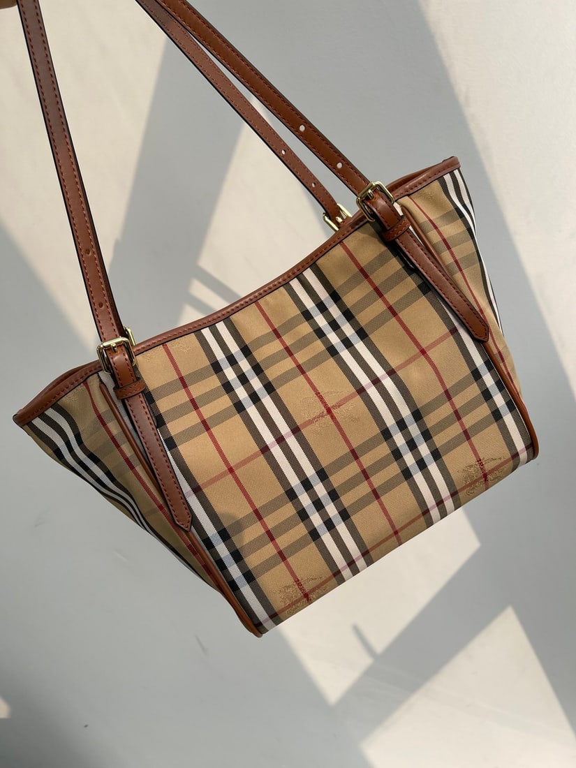Burberry (1 of 8)