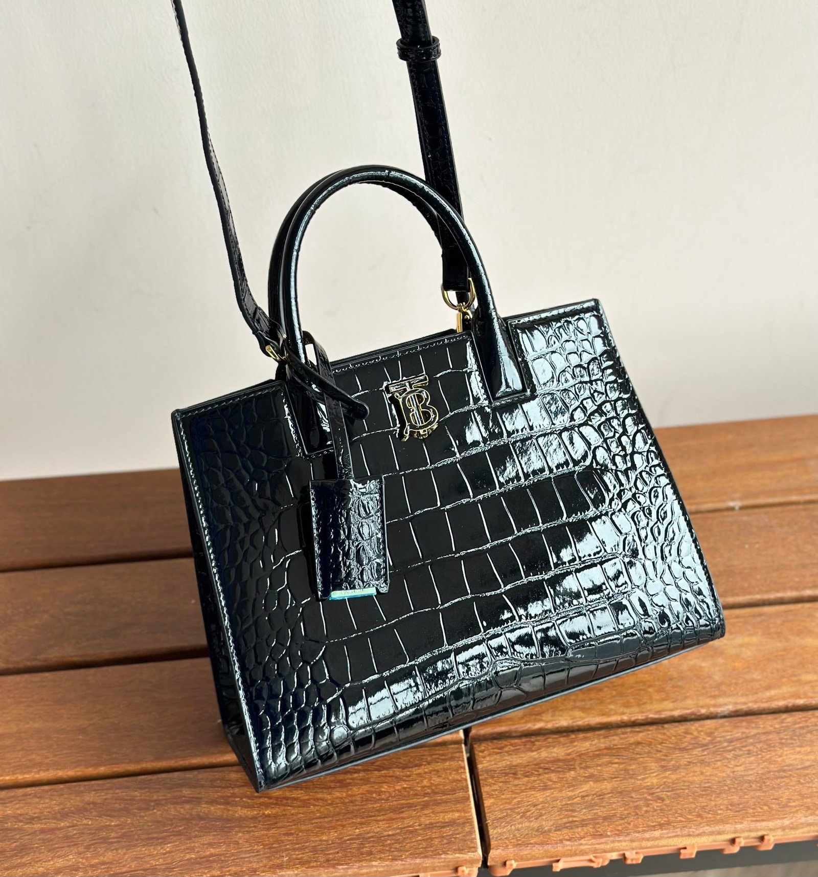 Burberry: Overall, the bag has a sturdy, square shape with perfectly crafted details. The leather looks high-quality. A wonderful gift for you or your loved one. We offer consoiled shipment for all goods to our