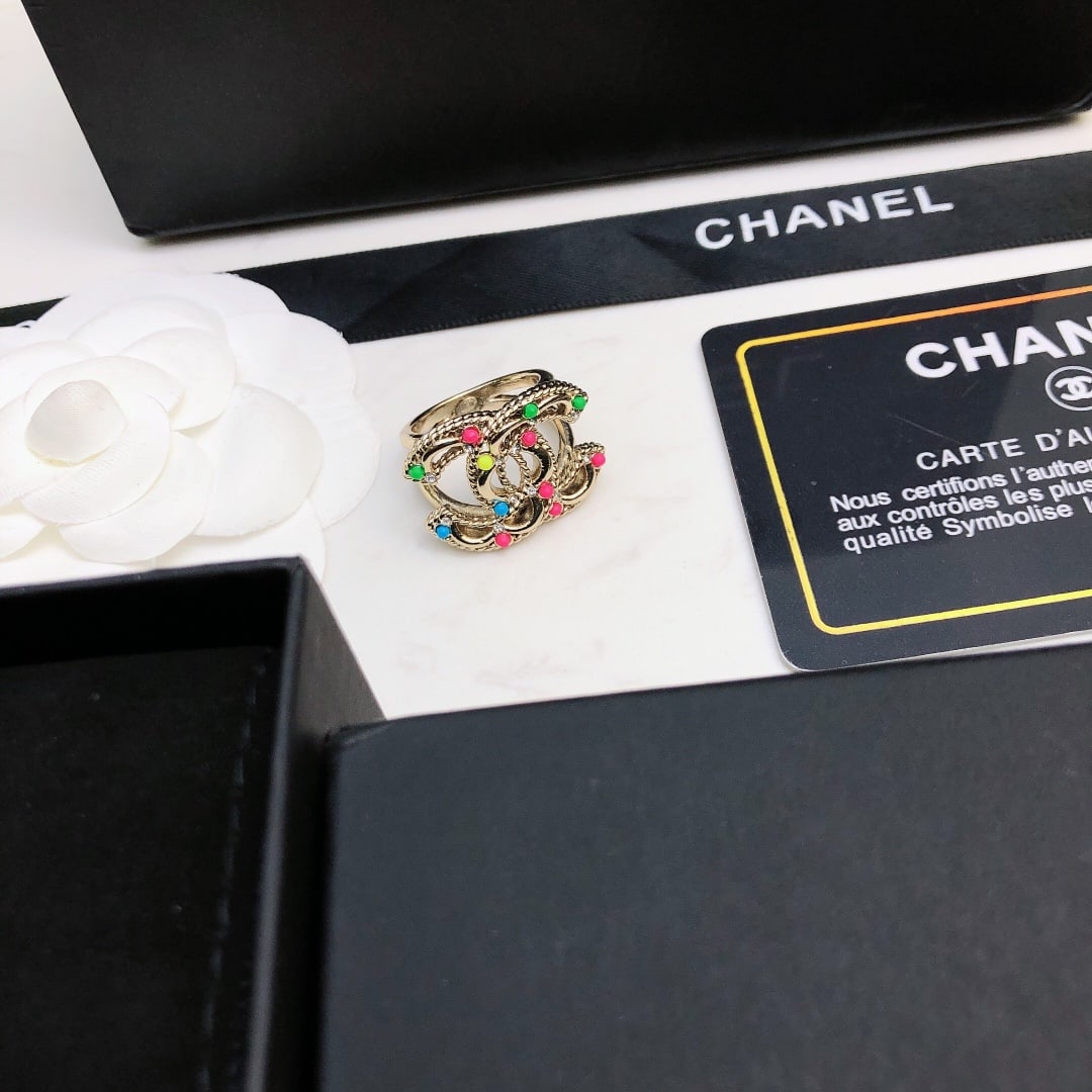 Chanel's classic double C ring: Chanel's classic double C rings are all incredibly beautiful, exquisite, and elegant, exuding sophistication. A wonderful gift for you or your loved one. We offer consoiled shipping for all goods to