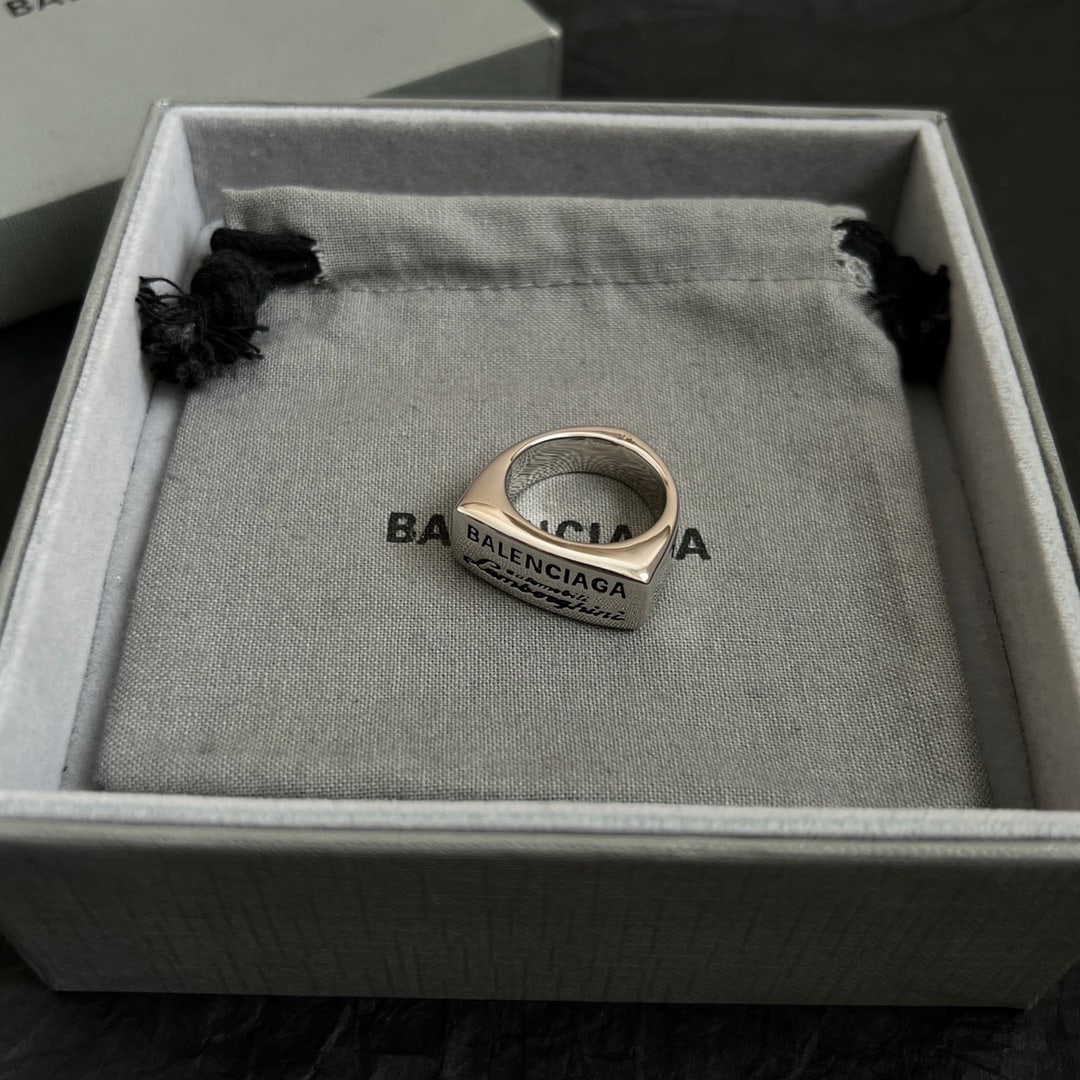 Balenciaga ring: Balenciaga rings are simple, elegant, and high-end, with a rich gold finish that looks amazing with any outfit! A wonderful gift for you or your loved one. We offer consoiled shipping for all goods to
