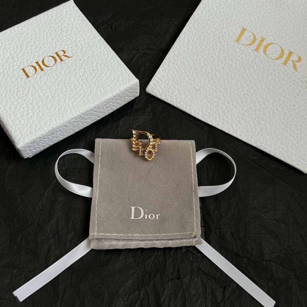 Dior vintage ring: Dior second-hand ring is sweet and elegant. Wonderful gift for you or your loved one. We offer consoilidated shipment for all goods to our domestic and international customers at affordable prices. Cu