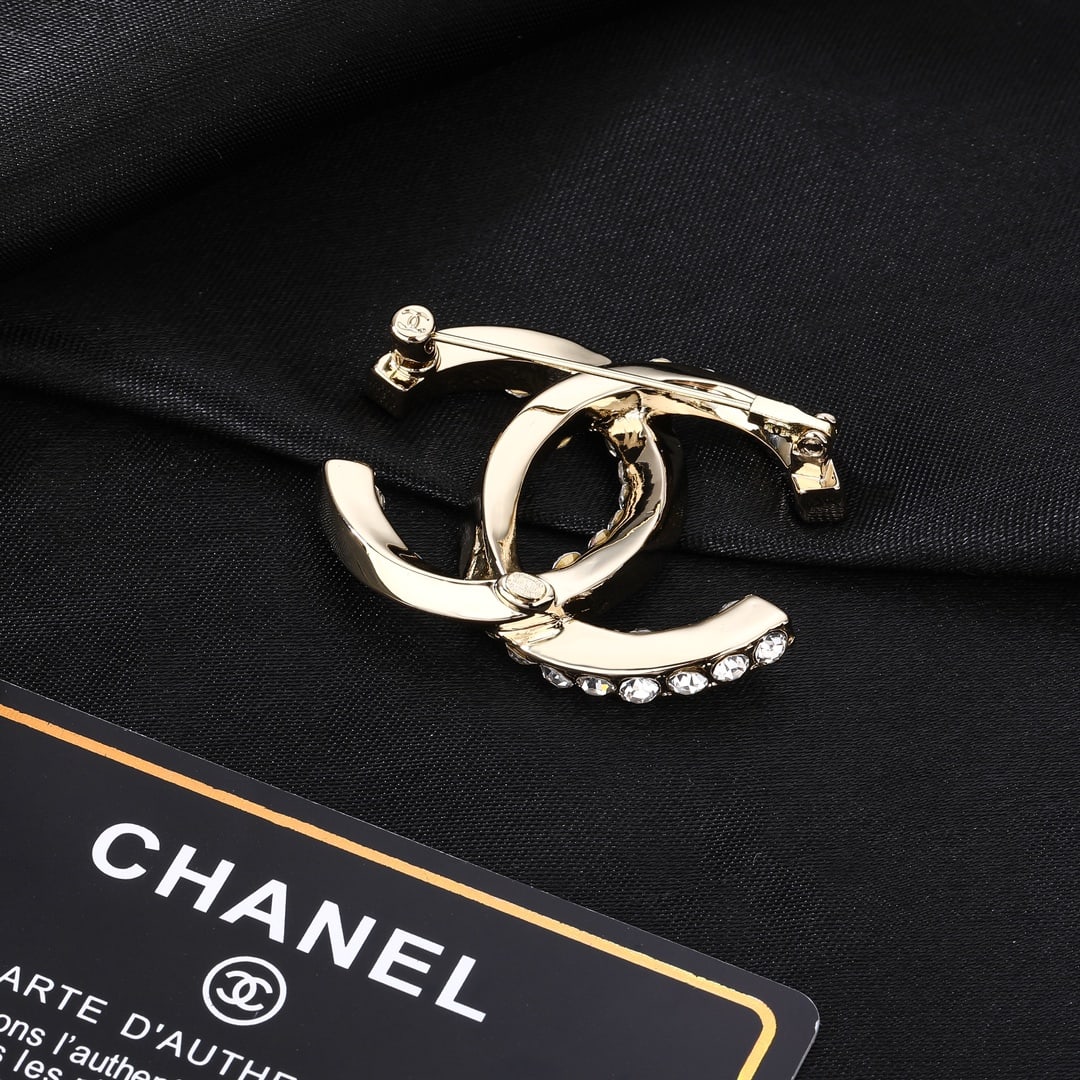 Chanel double C brooch: Double C broochWonderful gift for you or your loved one.We offer consoilidated shipment for all goods to our domestic and international customers at affordable prices.Currencies including USD CAD GBP 
