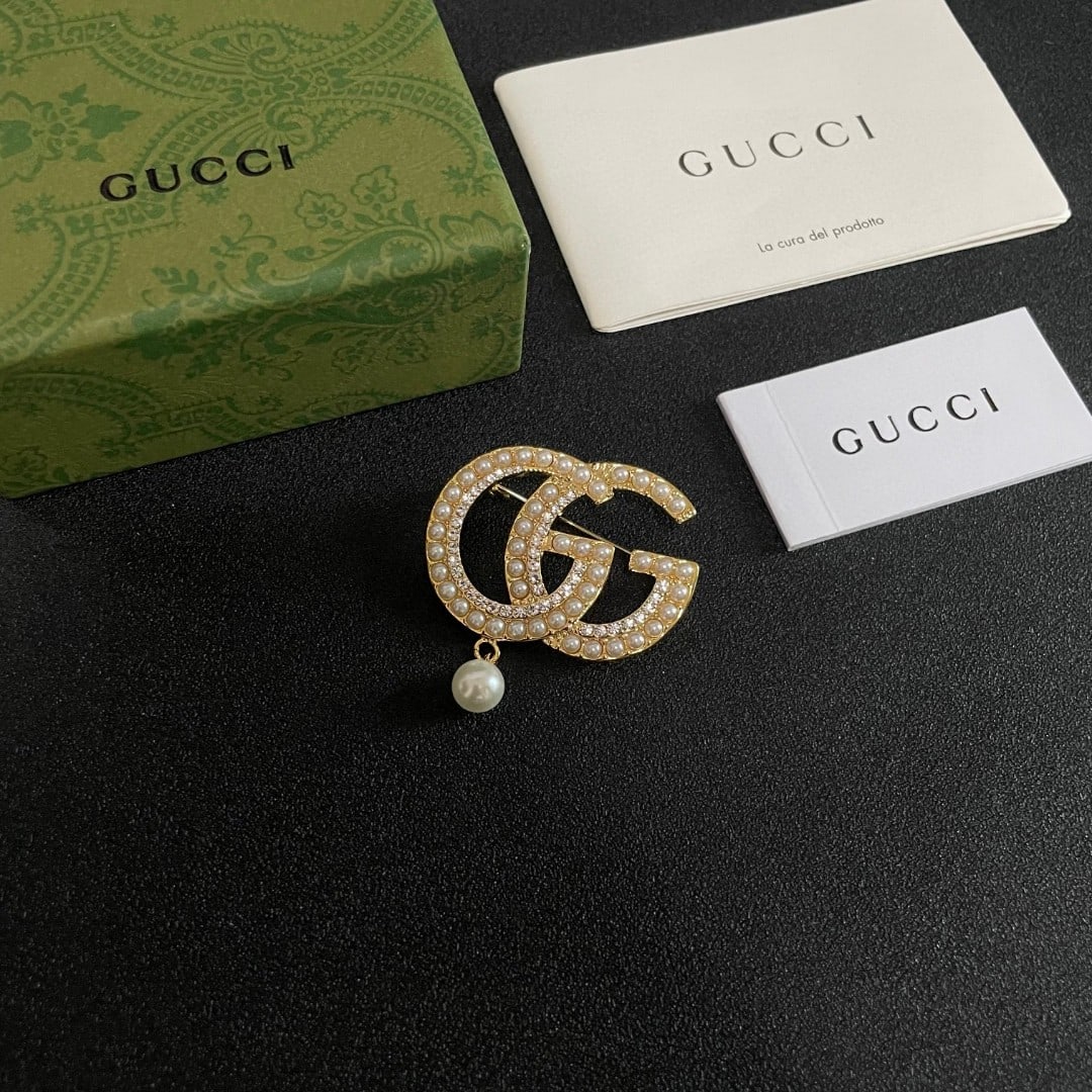Gucci brooch (1 of 8)
